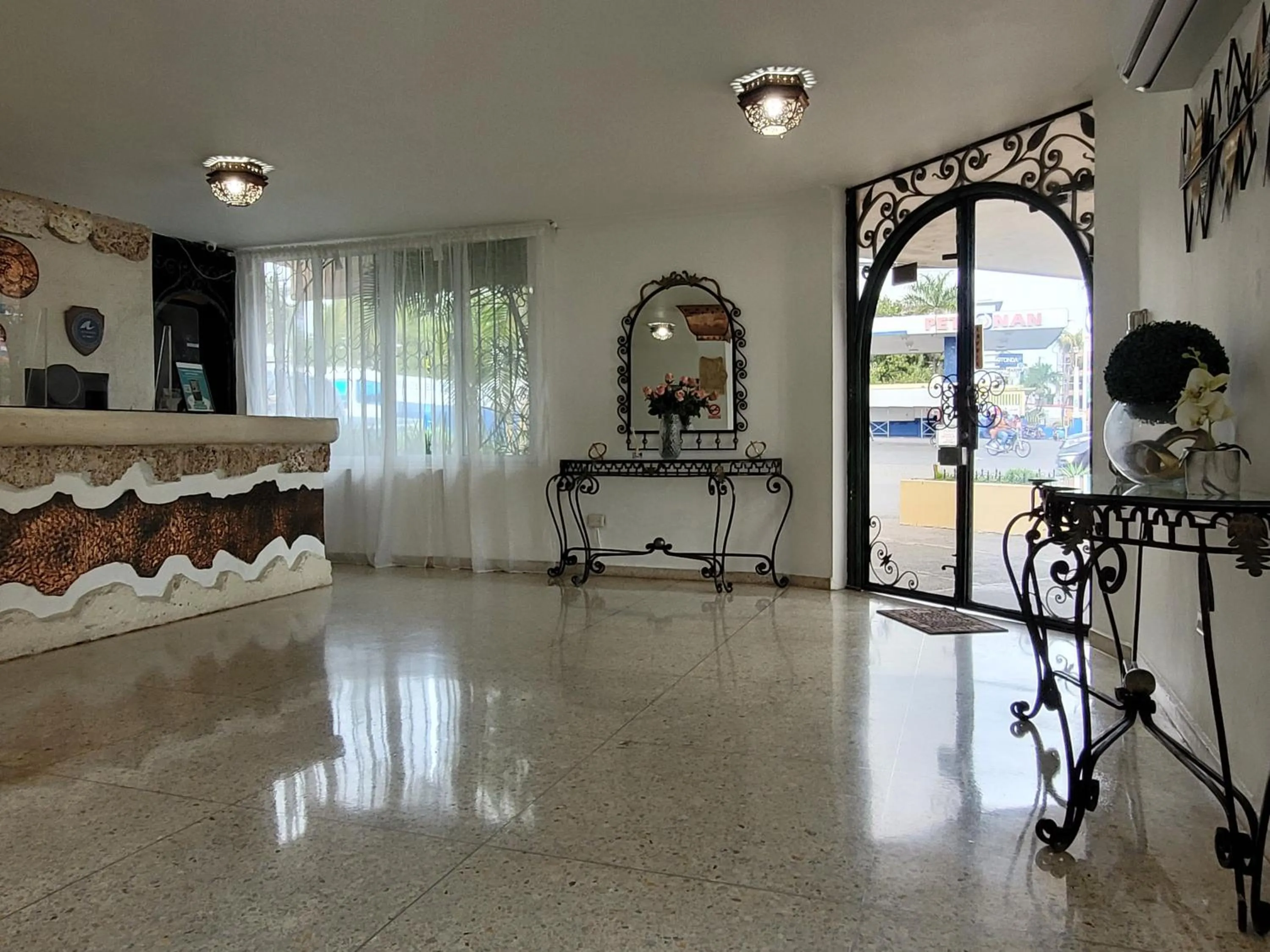 Property building in Hotel Olimpo