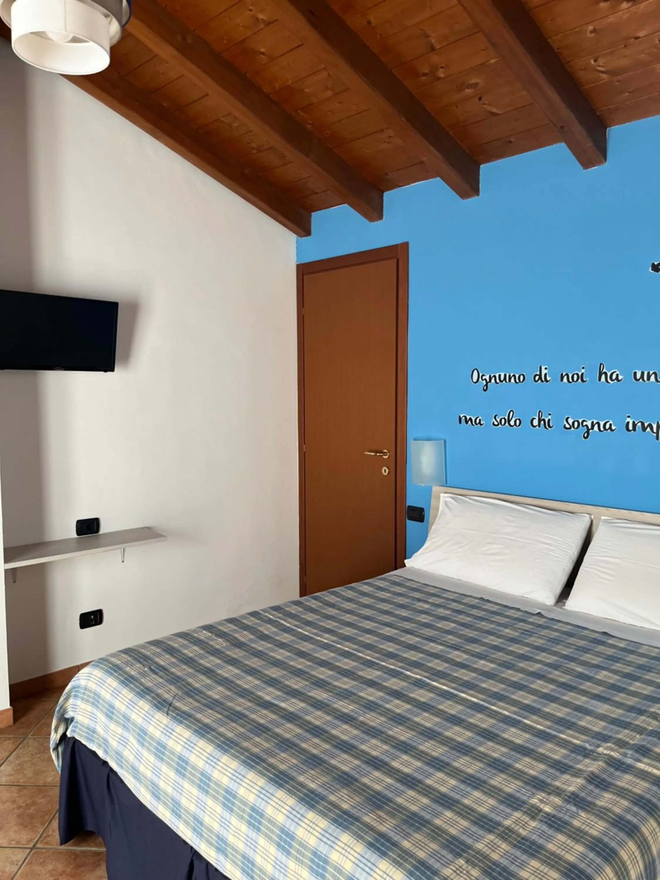 Bedroom, Bed in Color House Malpensa B&B