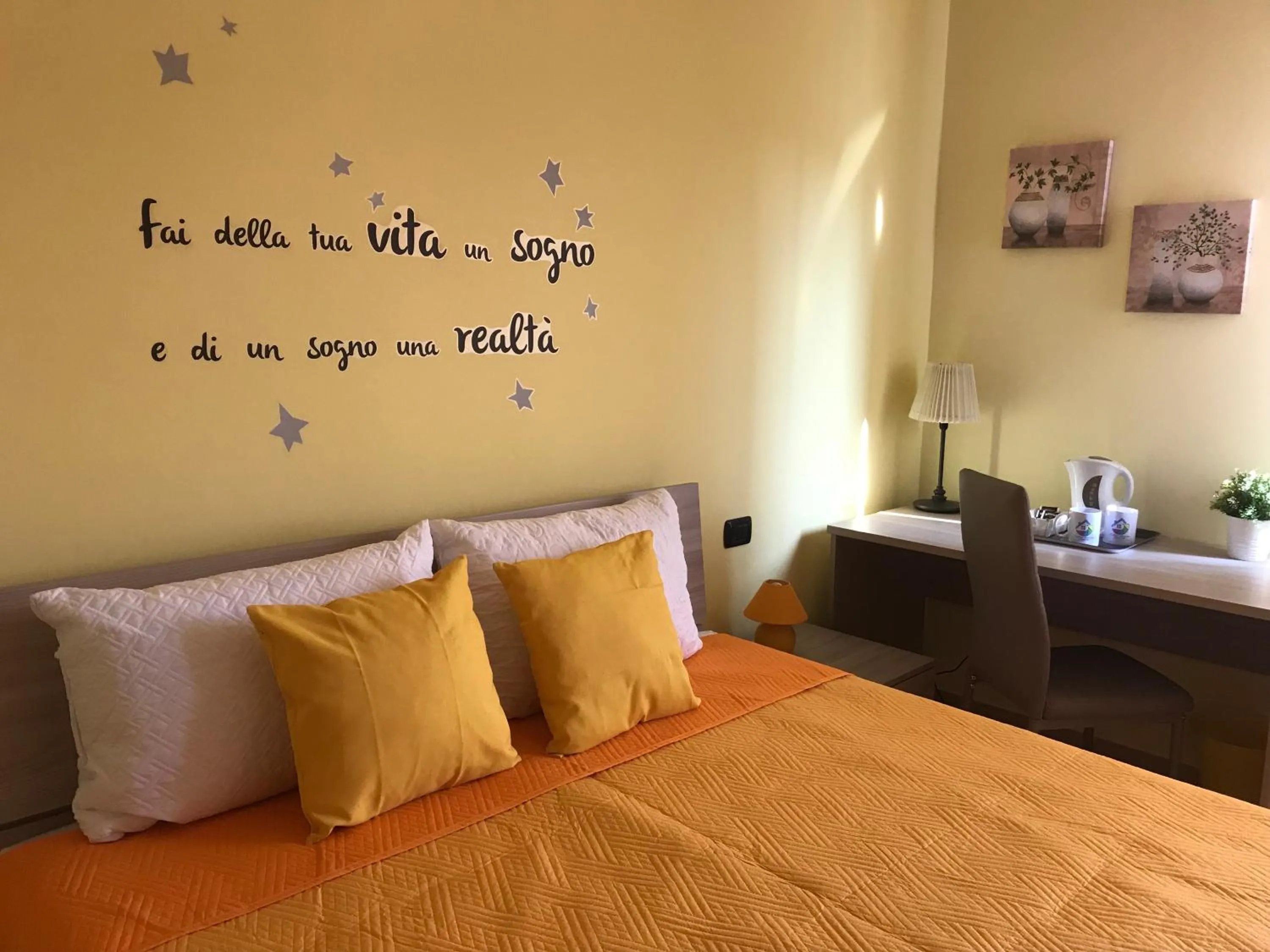 Bedroom, Bed in Color House Malpensa B&B