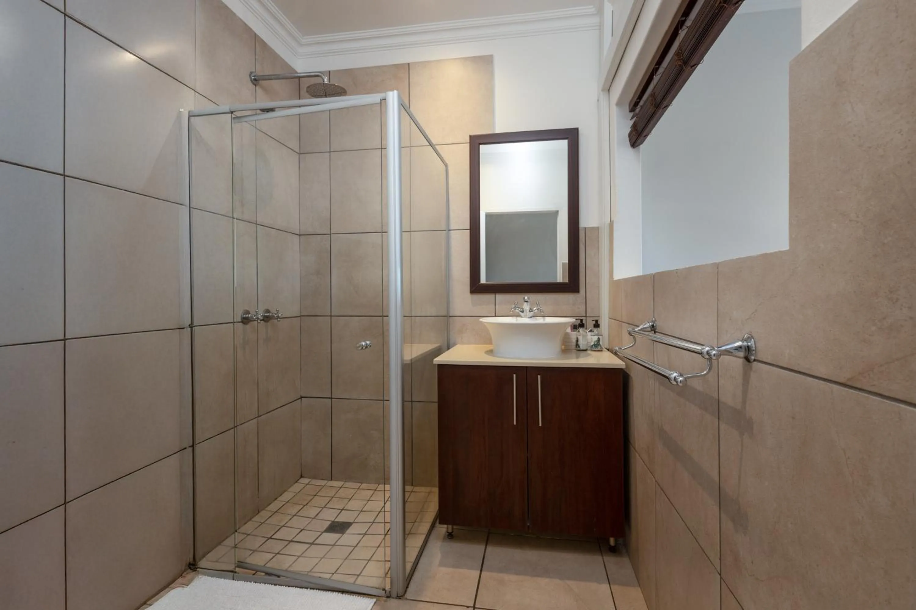 Shower in Kitesview Bed and Breakfast