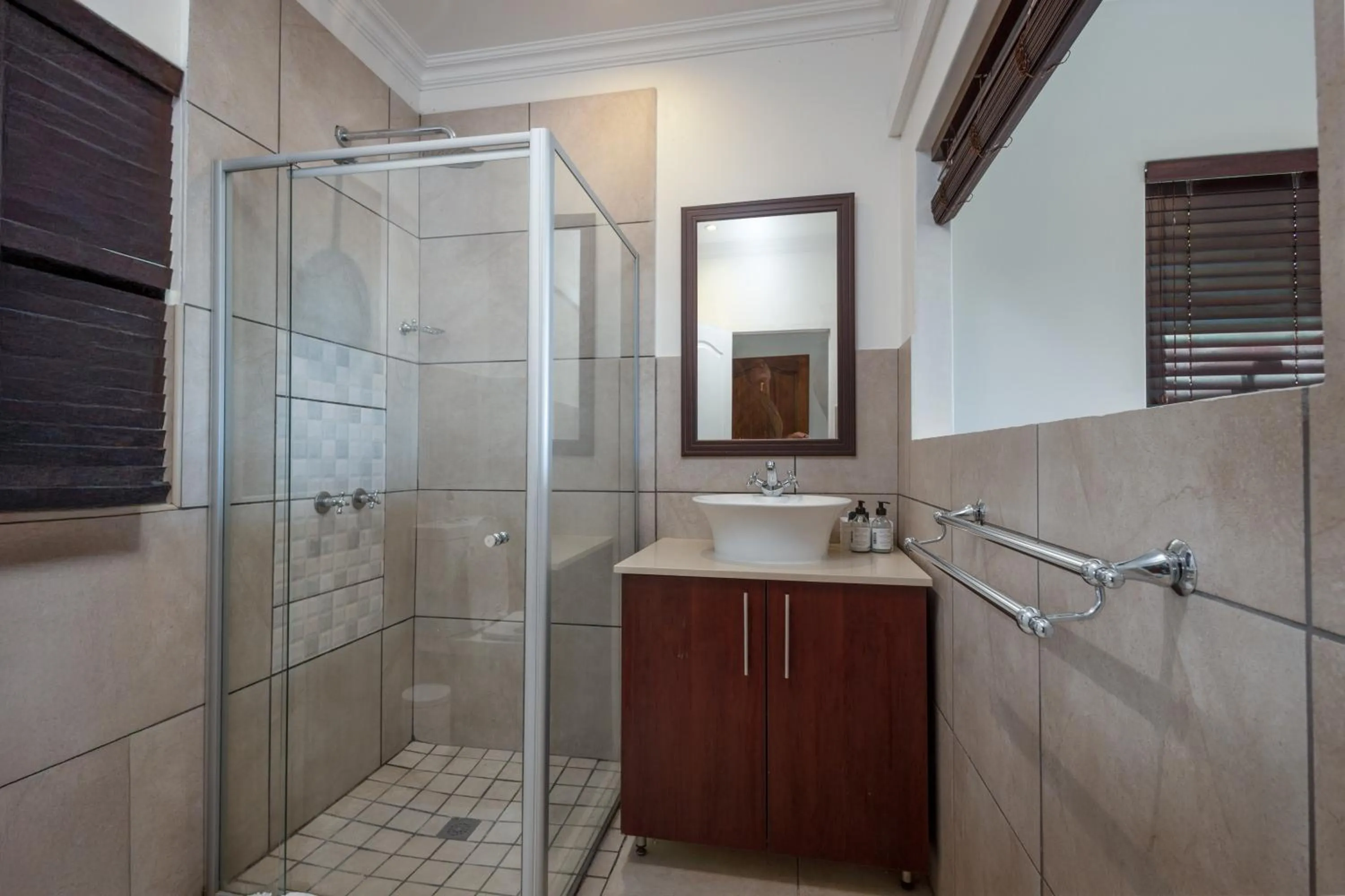 Shower in Kitesview Bed and Breakfast