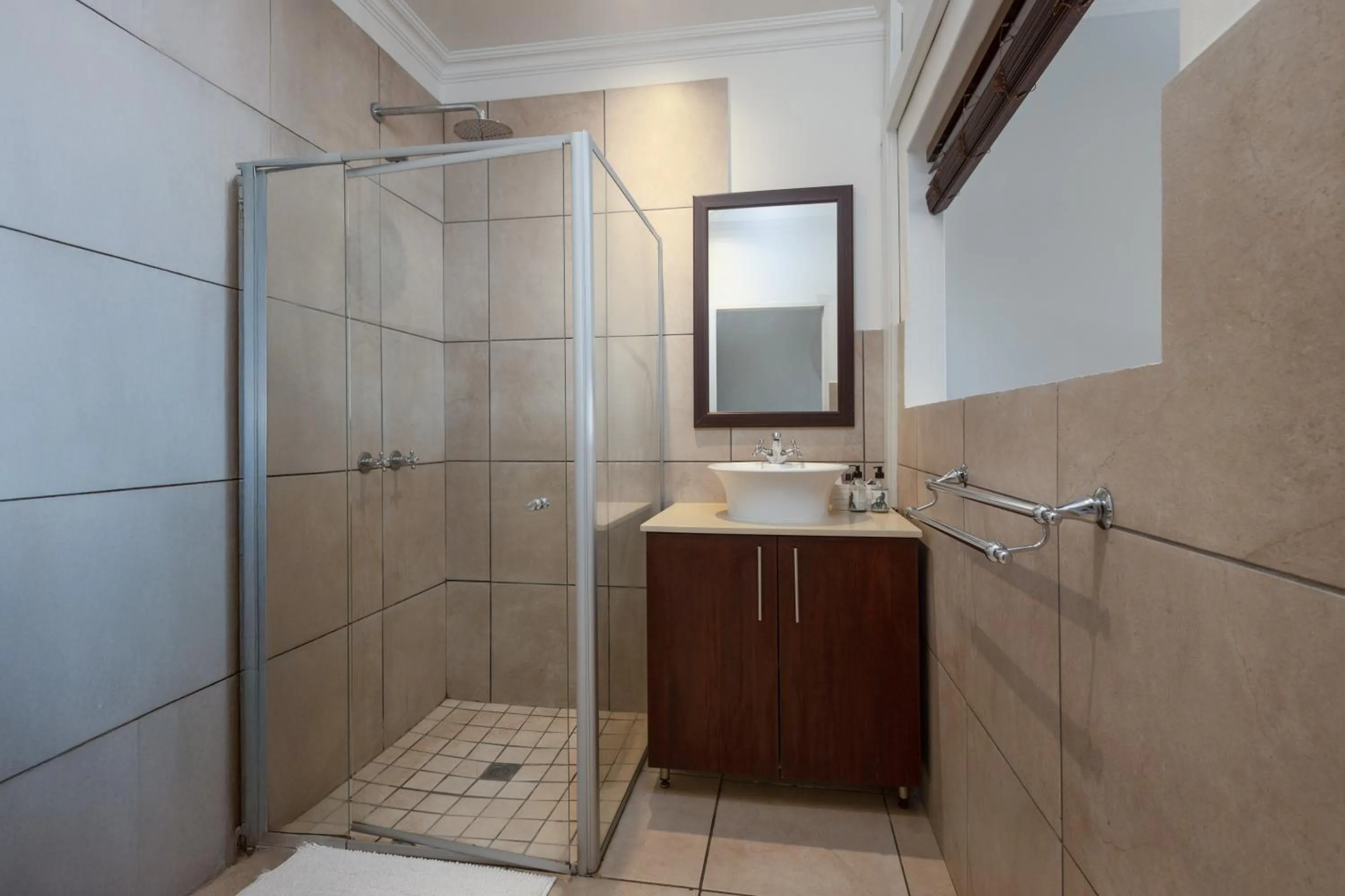 Shower in Kitesview Bed and Breakfast