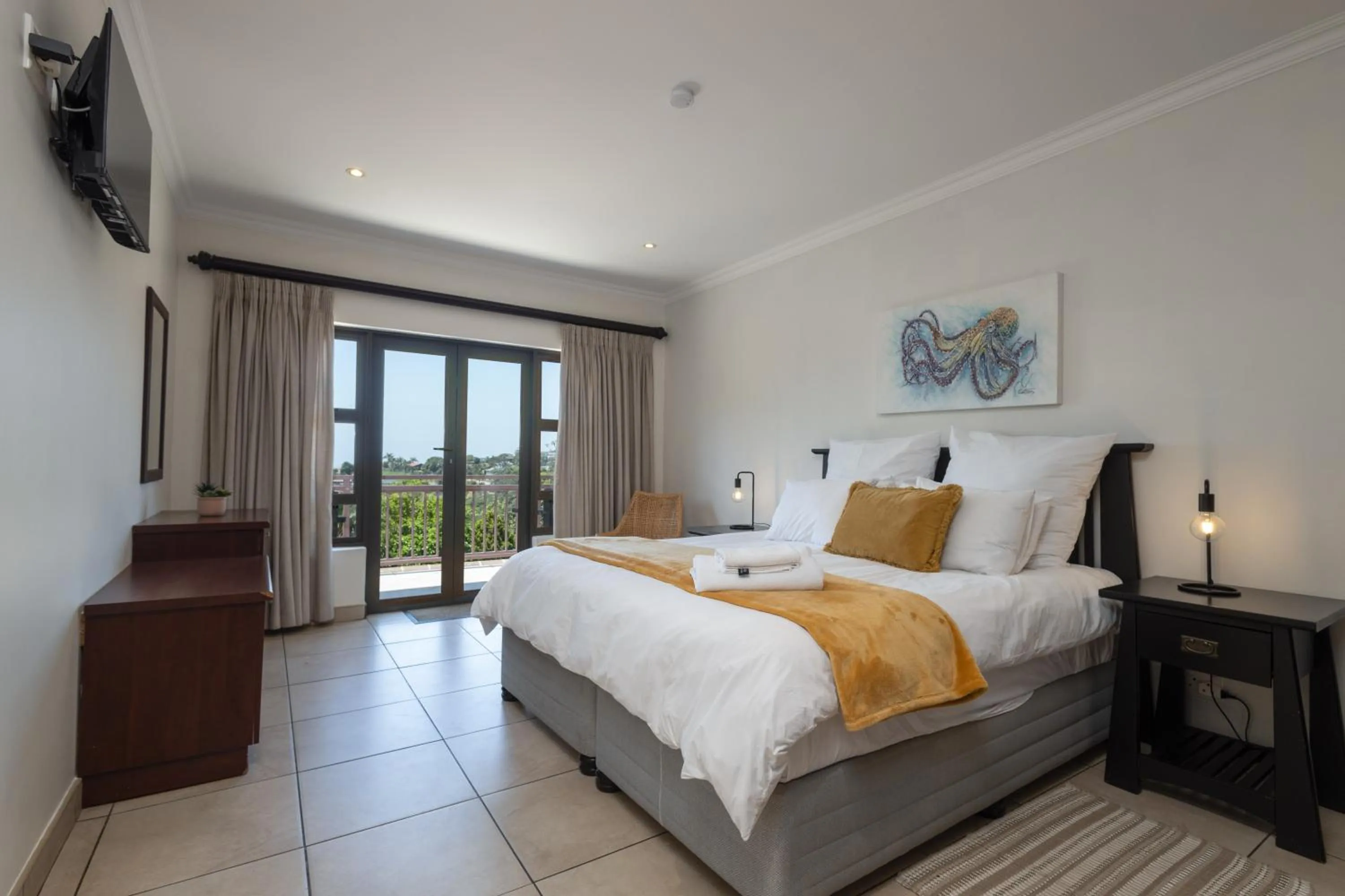 TV and multimedia, Bed in Kitesview Bed and Breakfast