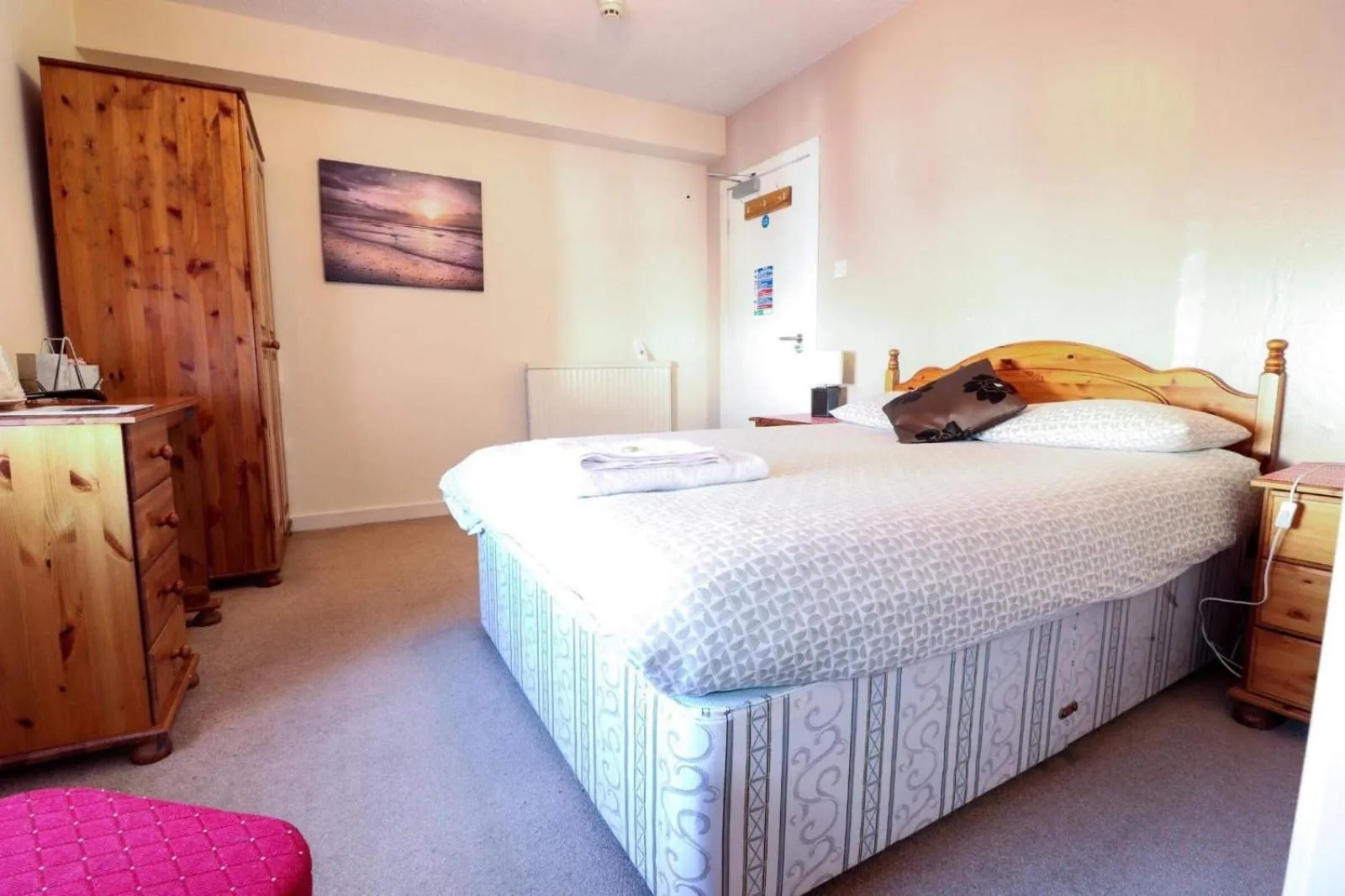 Photo of the whole room, Bed in The Bridge Inn