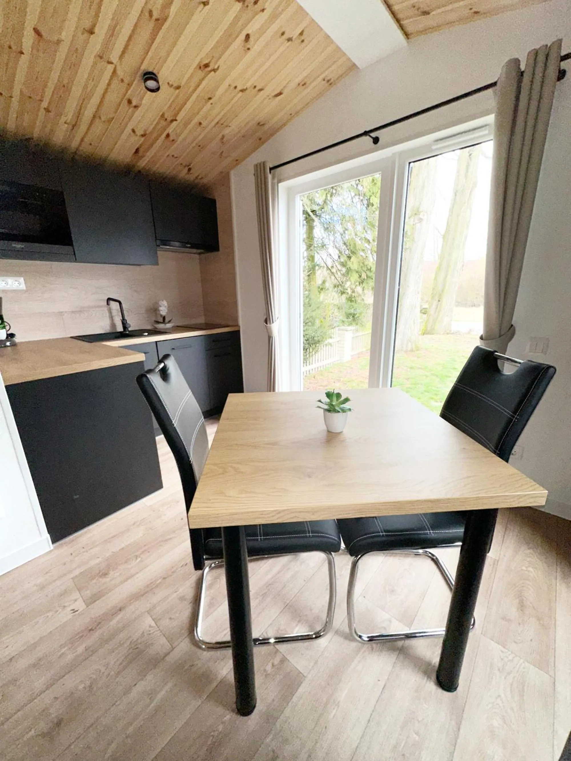 Kitchen or kitchenette in Sunny Hotel Straubing