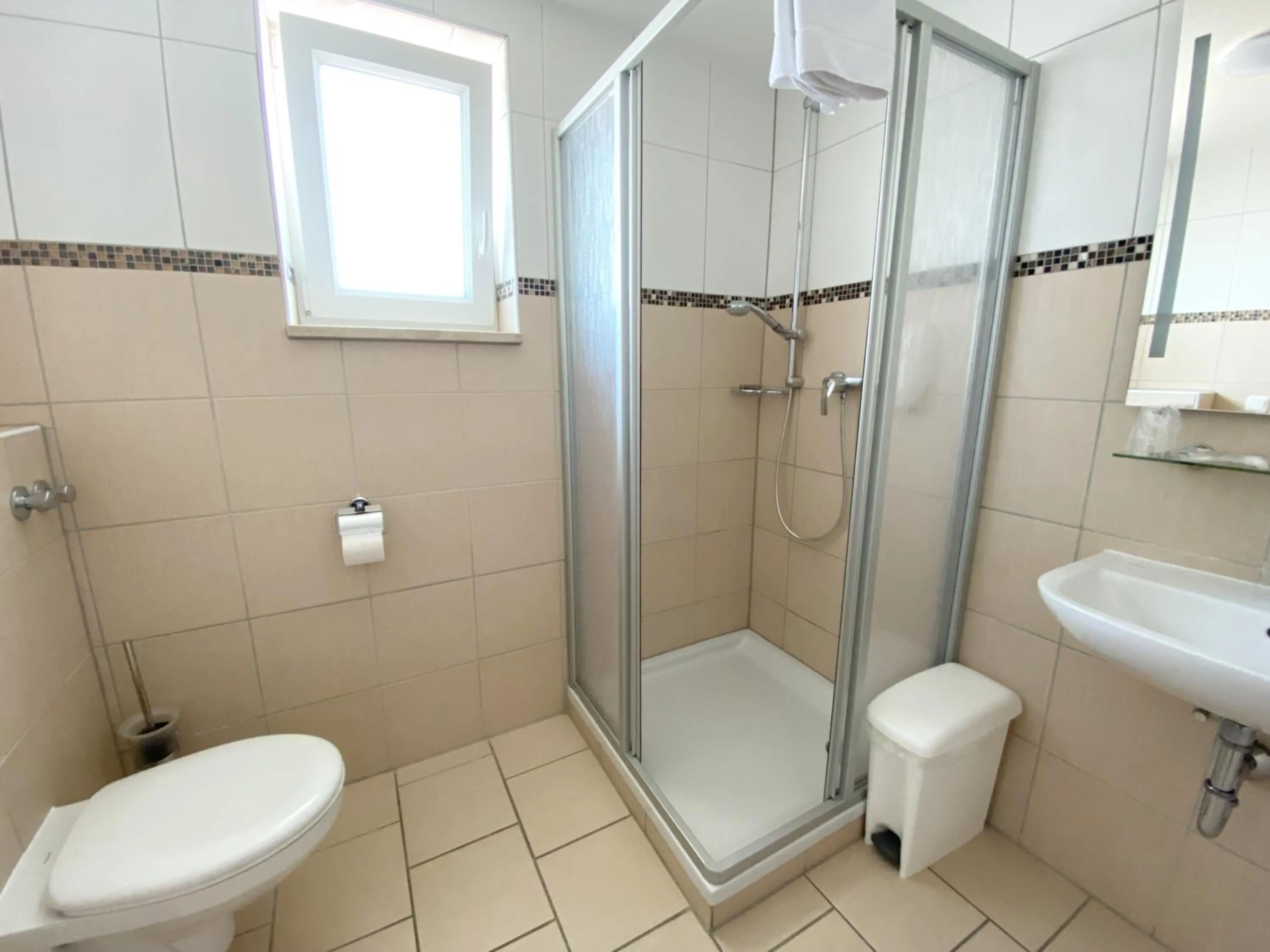 Shower in Sunny Hotel Straubing