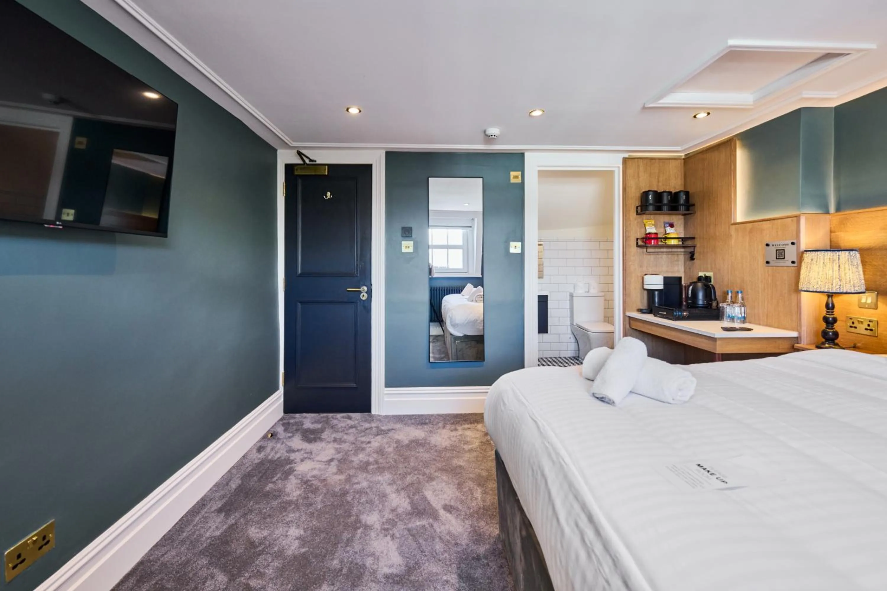 Bed in The Crown Pub & Guesthouse