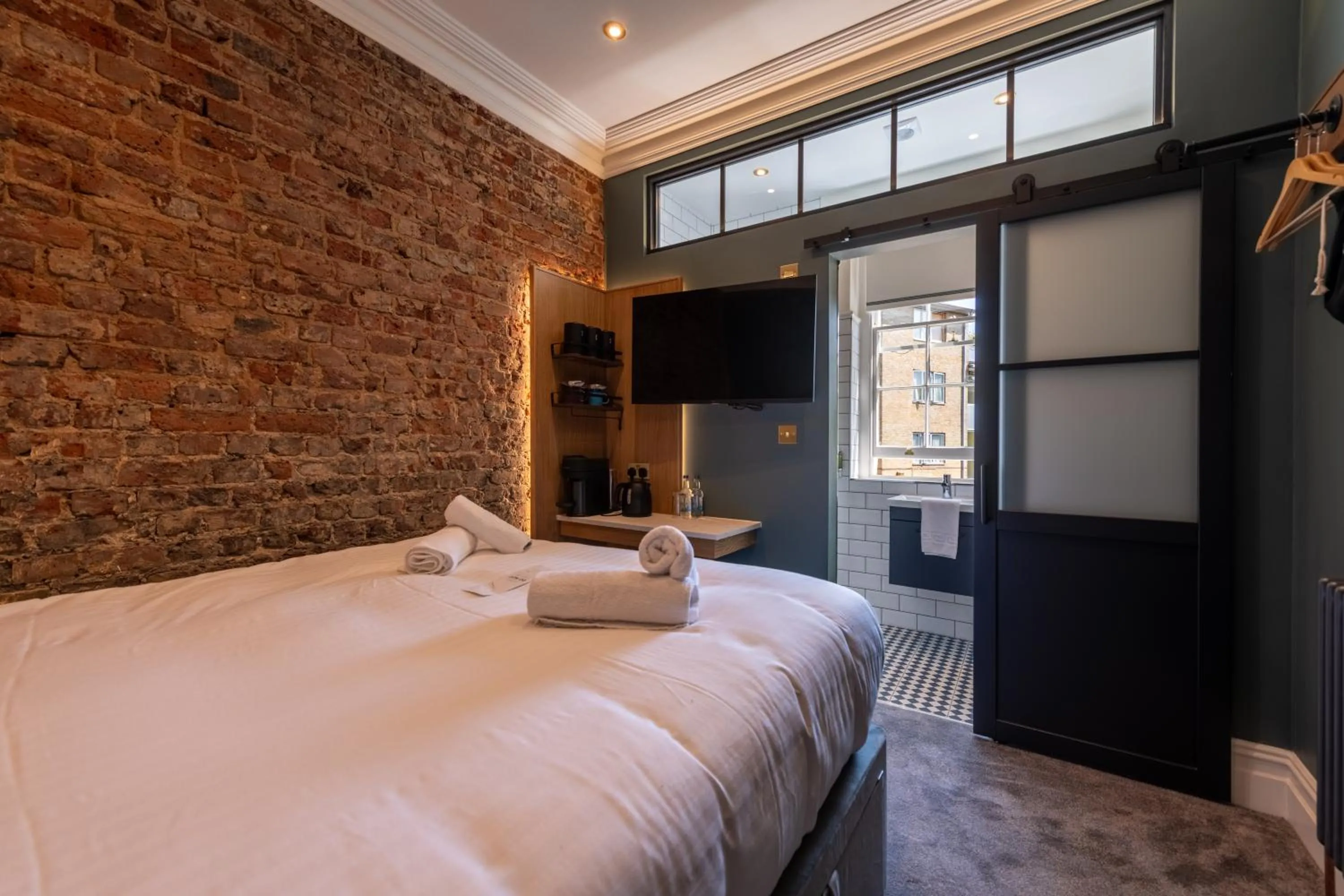 Bed in The Crown Pub & Guesthouse