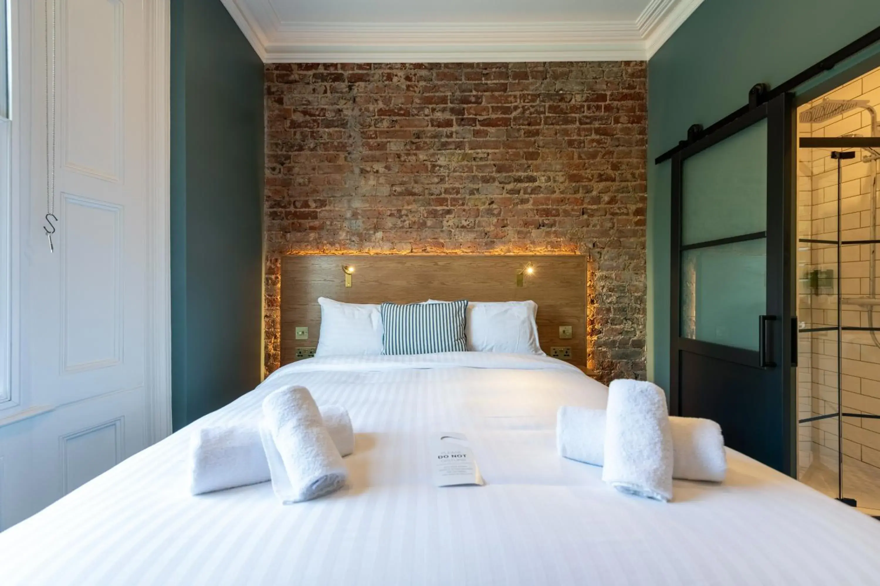 Double Room with Private Bathroom - single occupancy in The Crown Pub & Guesthouse Double Room with Private Bathroom - single occupancy in The Crown Pub & Guesthouse