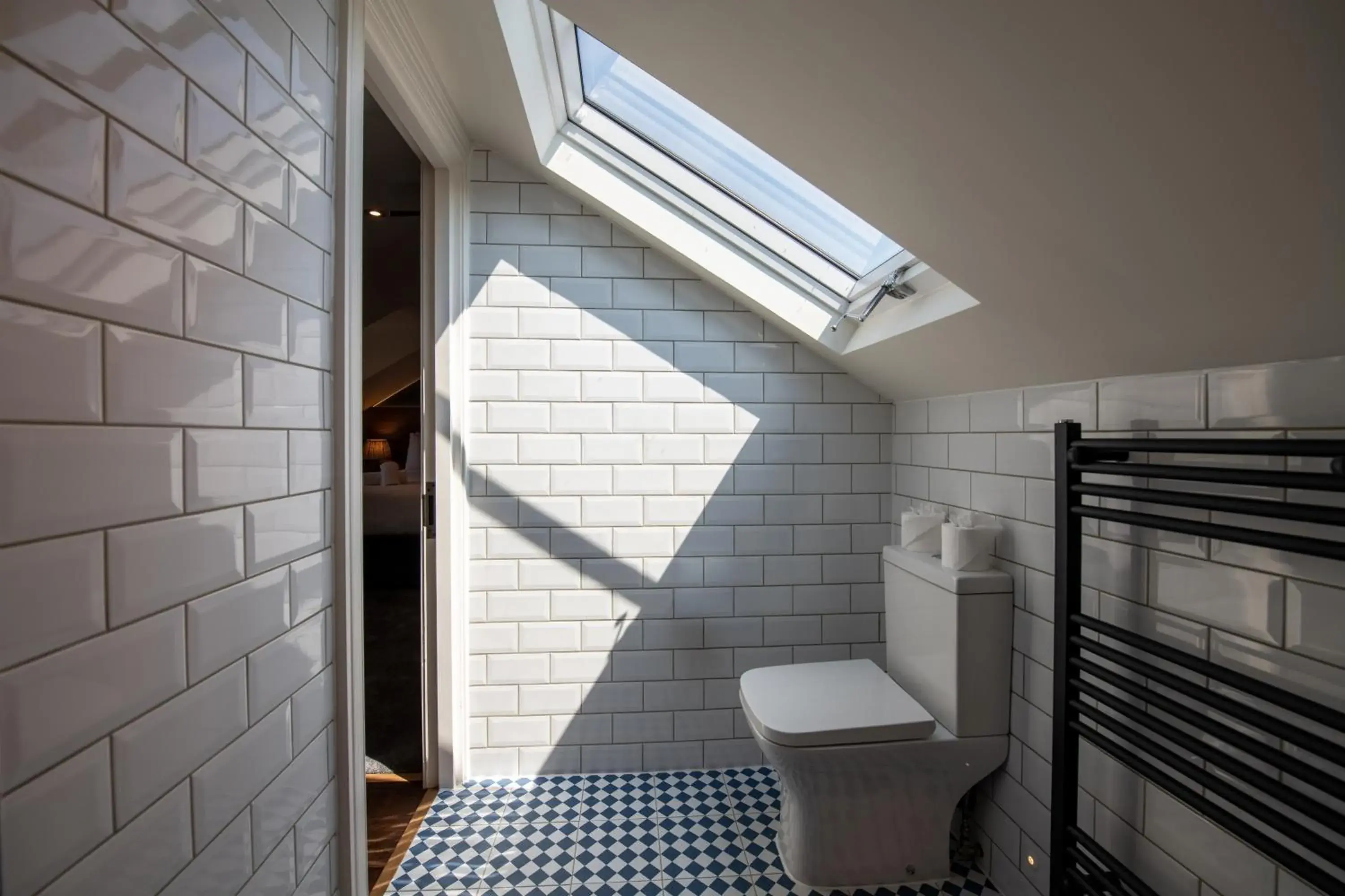 Comfort Triple Room with Shower in The Crown Pub & Guesthouse Comfort Triple Room with Shower in The Crown Pub & Guesthouse