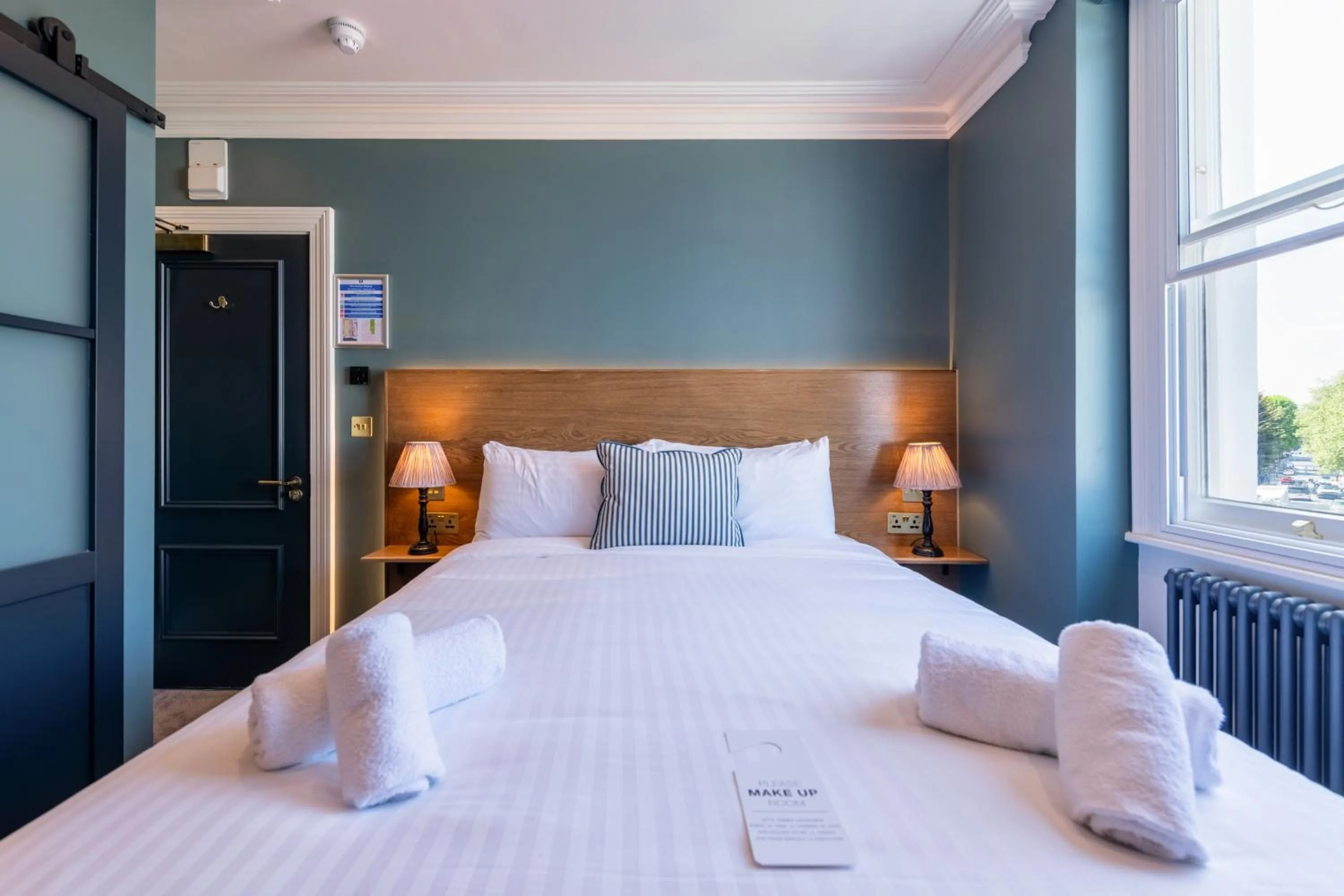 Bed in The Crown Pub & Guesthouse