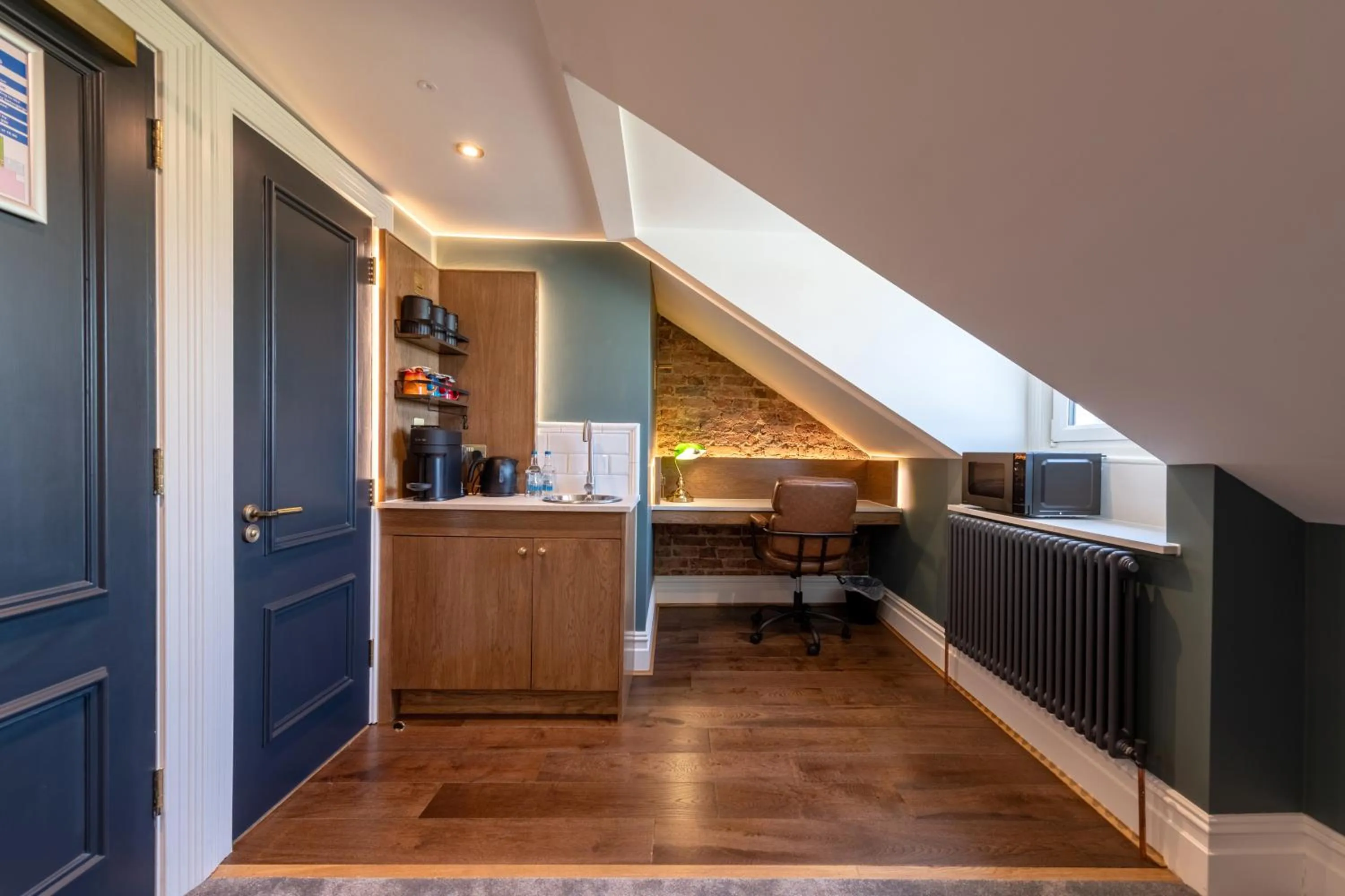 The Crown Pub & Guesthouse