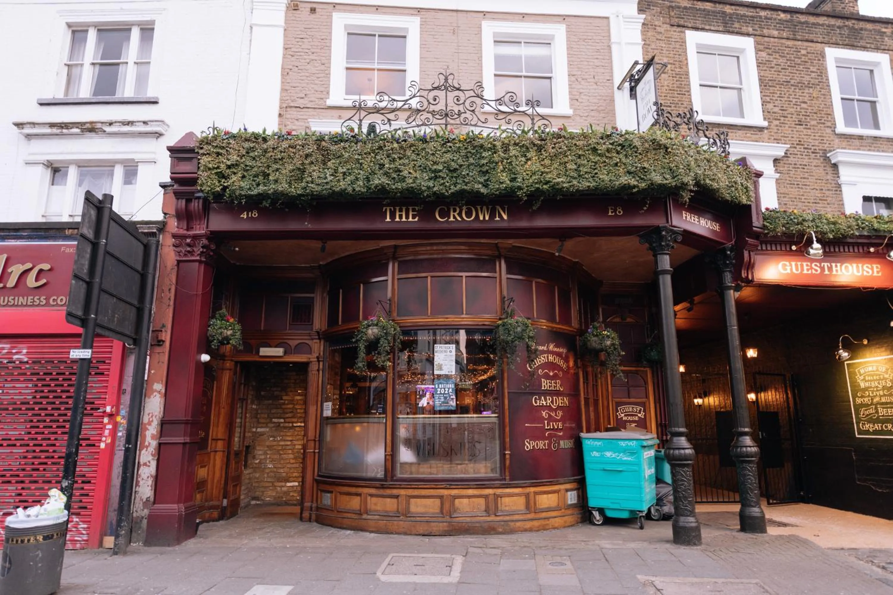 Property building in The Crown Pub & Guesthouse