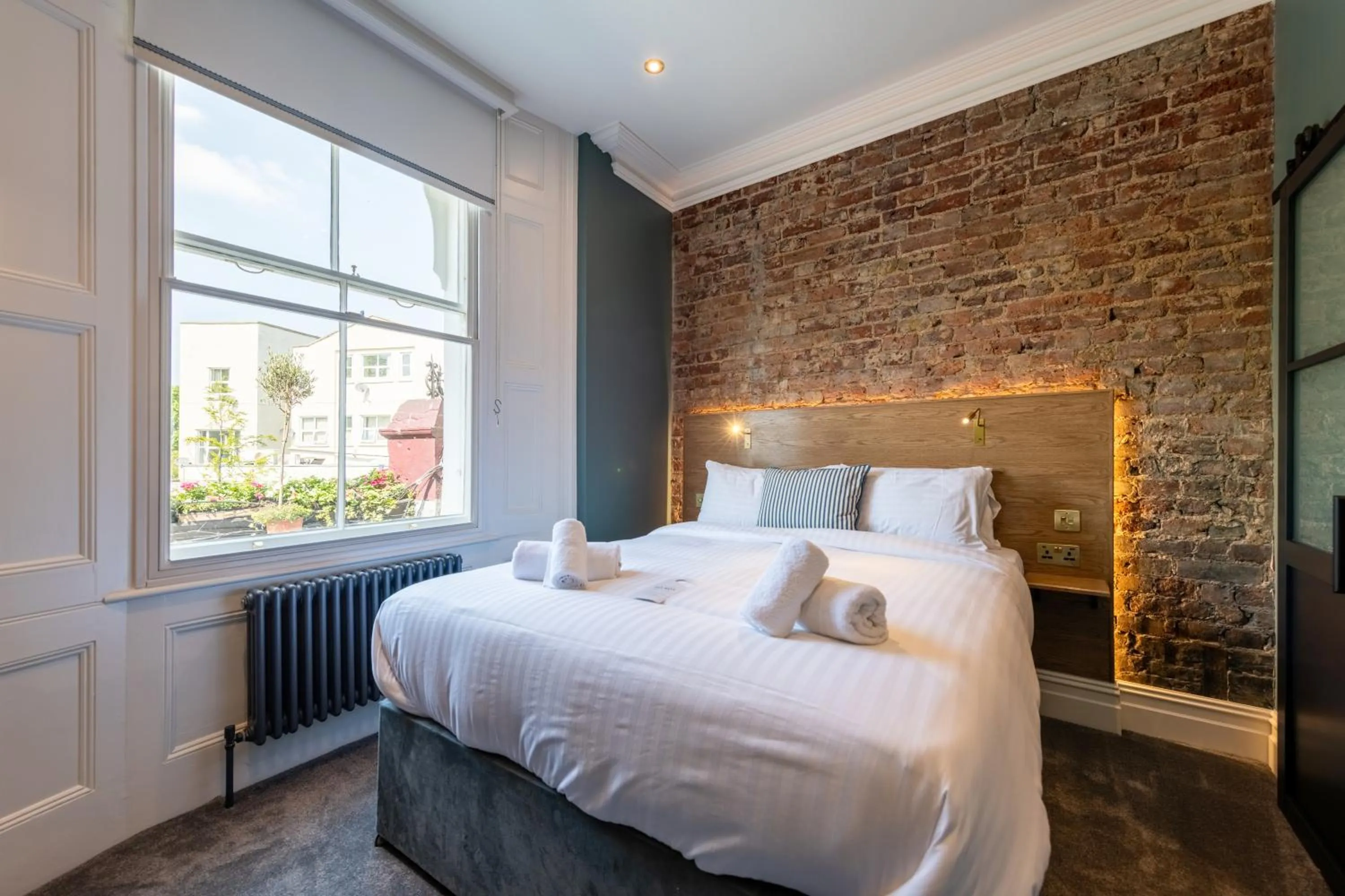 Bed in The Crown Pub & Guesthouse