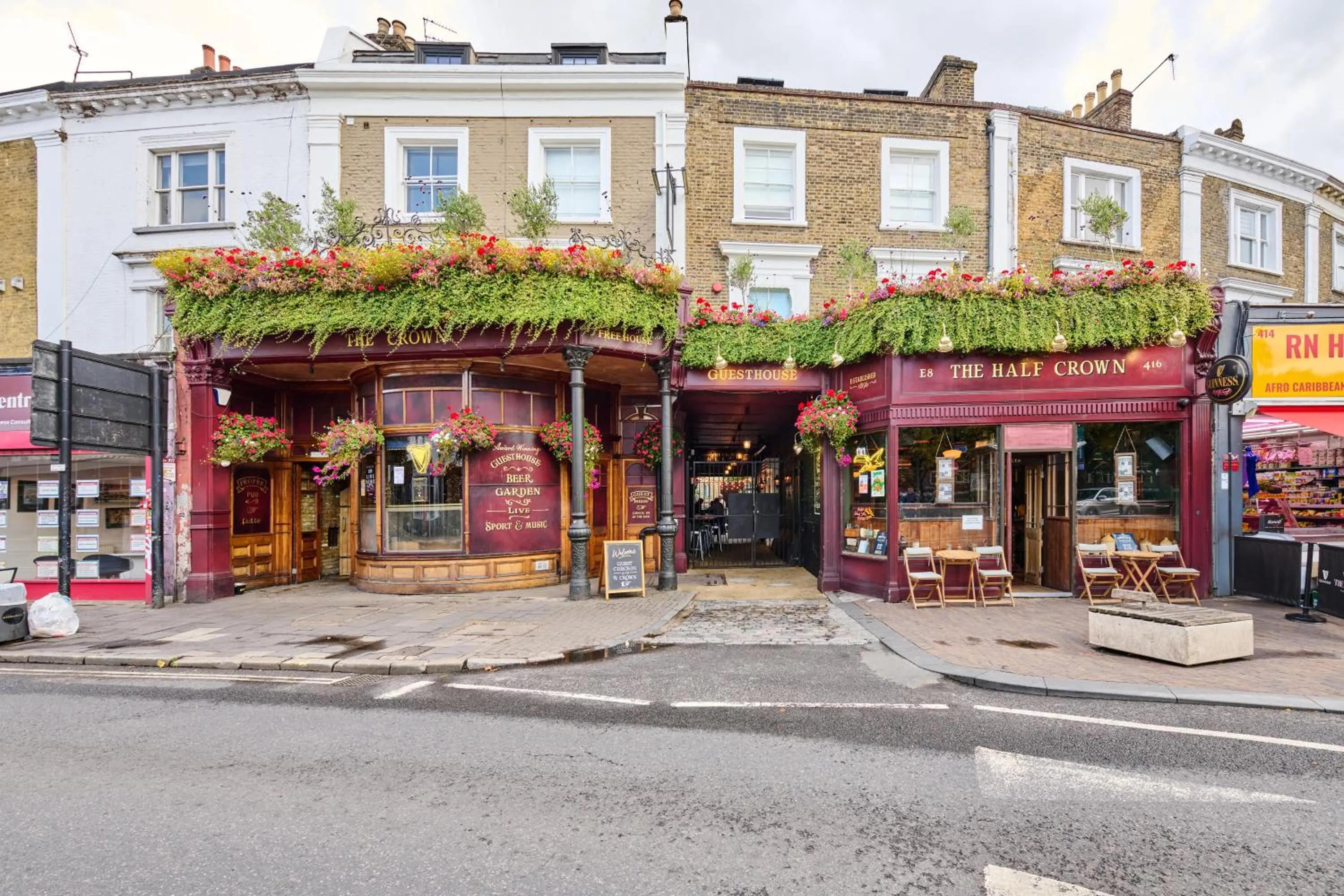 Property building in The Crown Pub & Guesthouse
