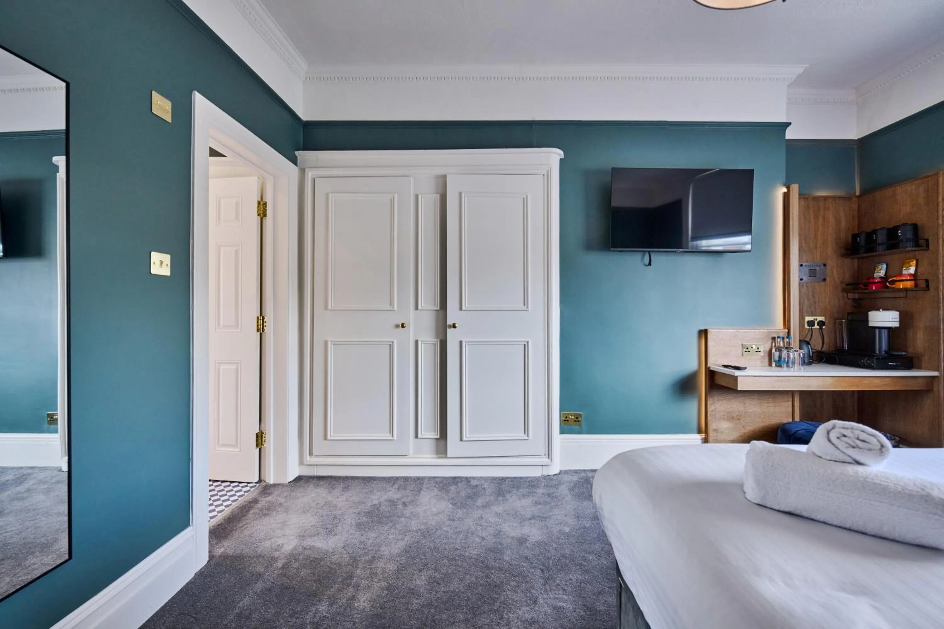 Bed in The Crown Pub & Guesthouse