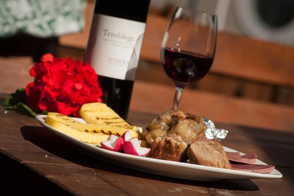 Restaurant/places to eat in Hotel Due Spade