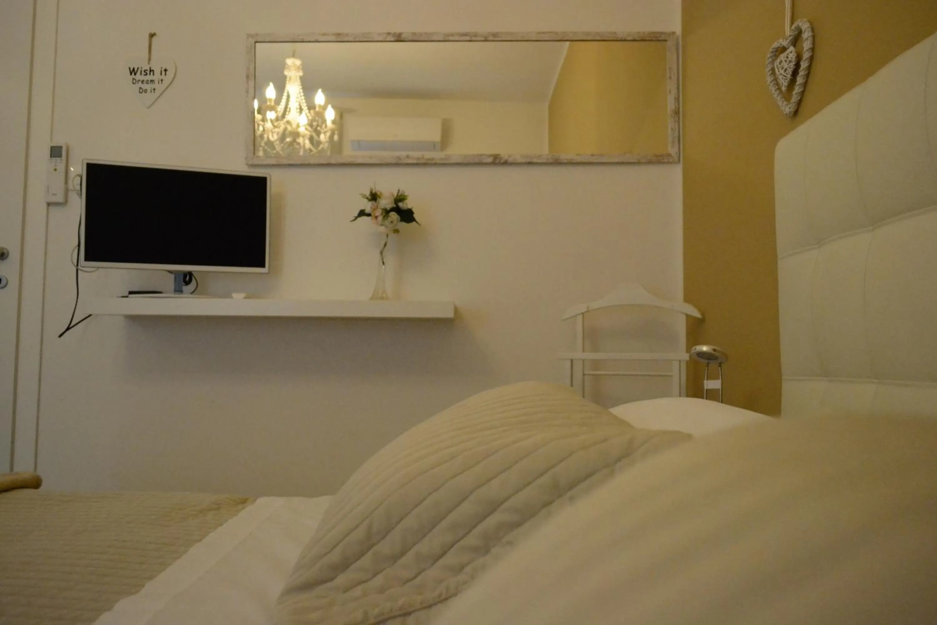 Decorative detail, Bed in Casa Isabella