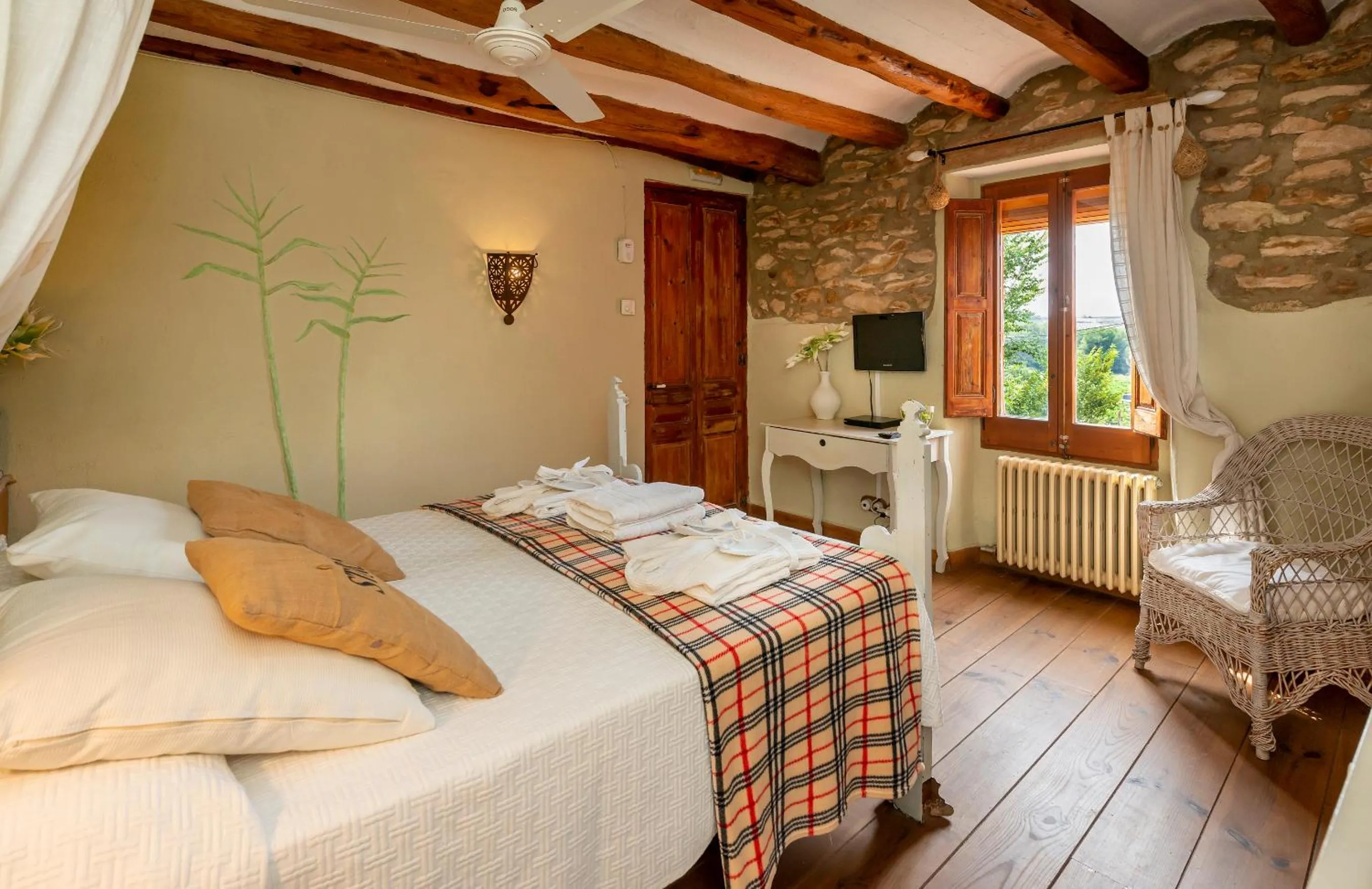 Bed in Les Vinyes Alojamiento Rural Boutique & SPA