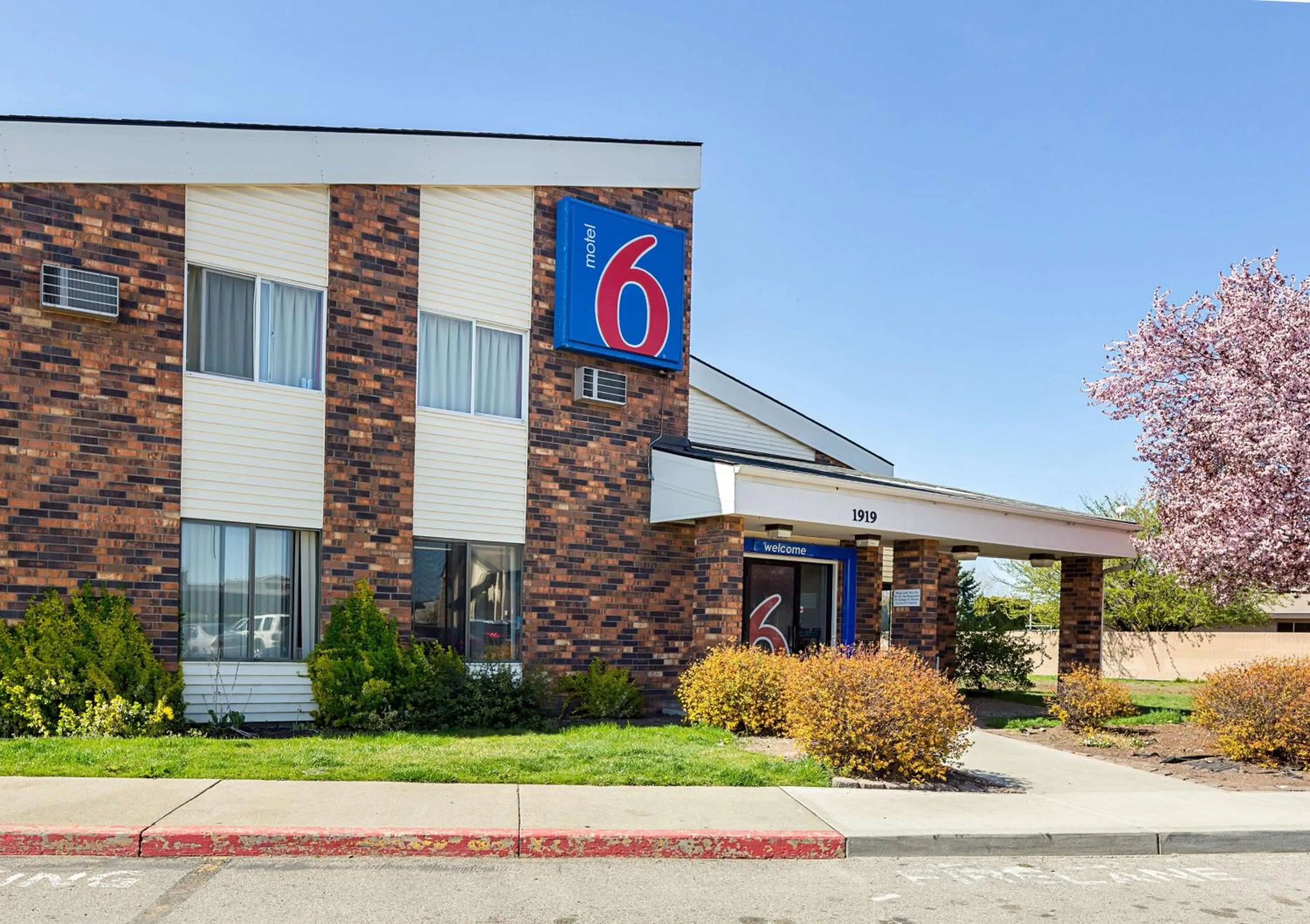Property building in Motel 6-Spokane, WA - East