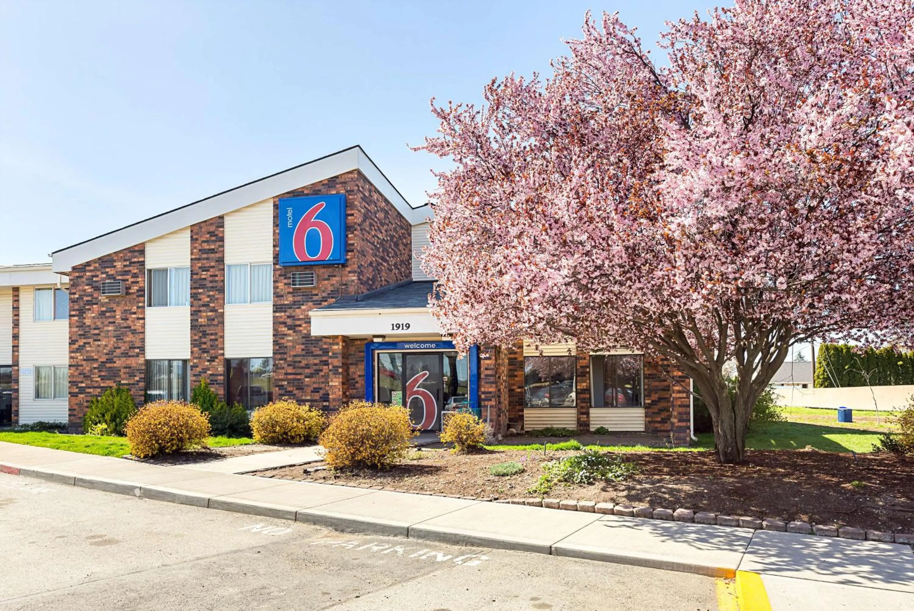 Property building in Motel 6-Spokane, WA - East