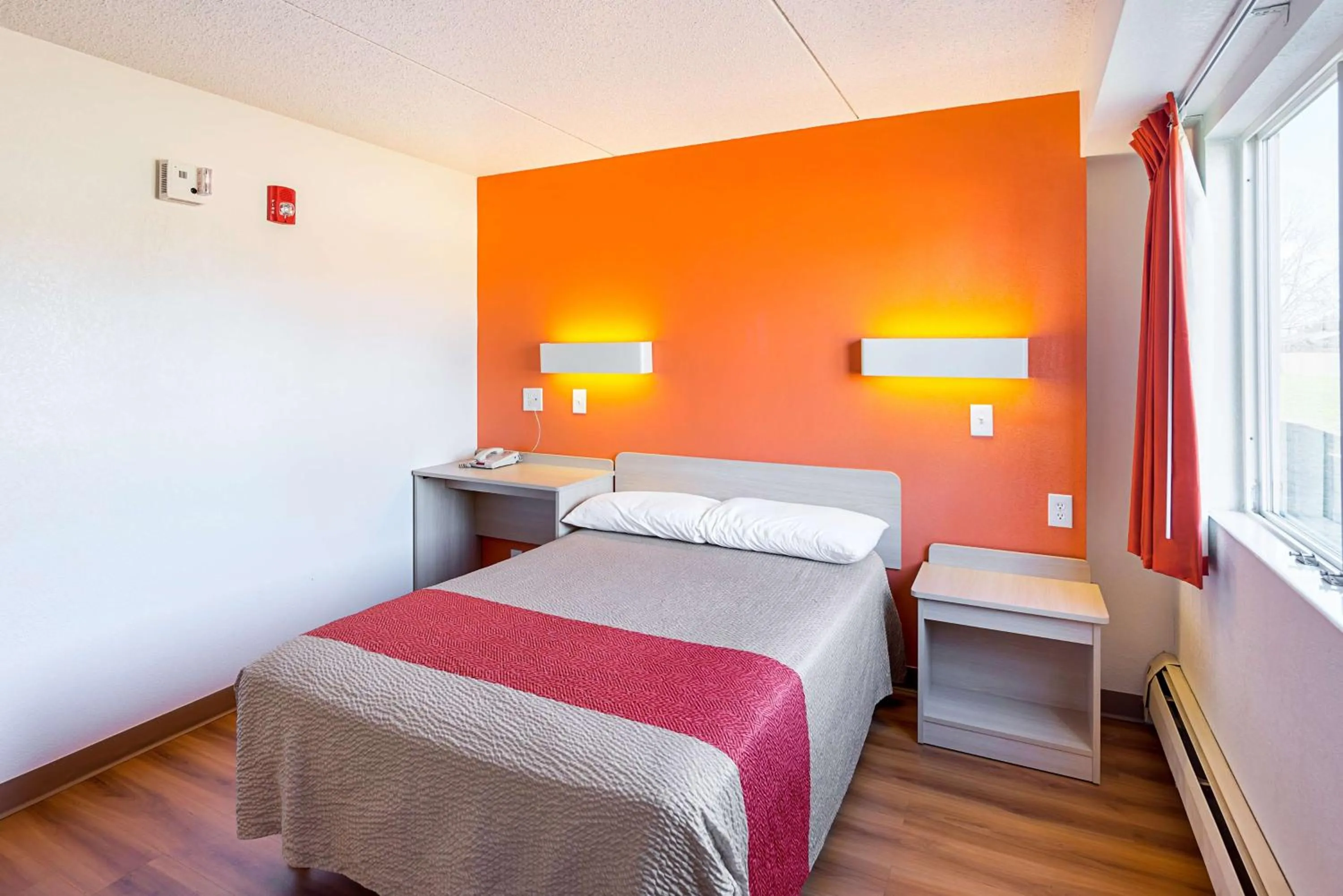 Photo of the whole room, Bed in Motel 6-Spokane, WA - East