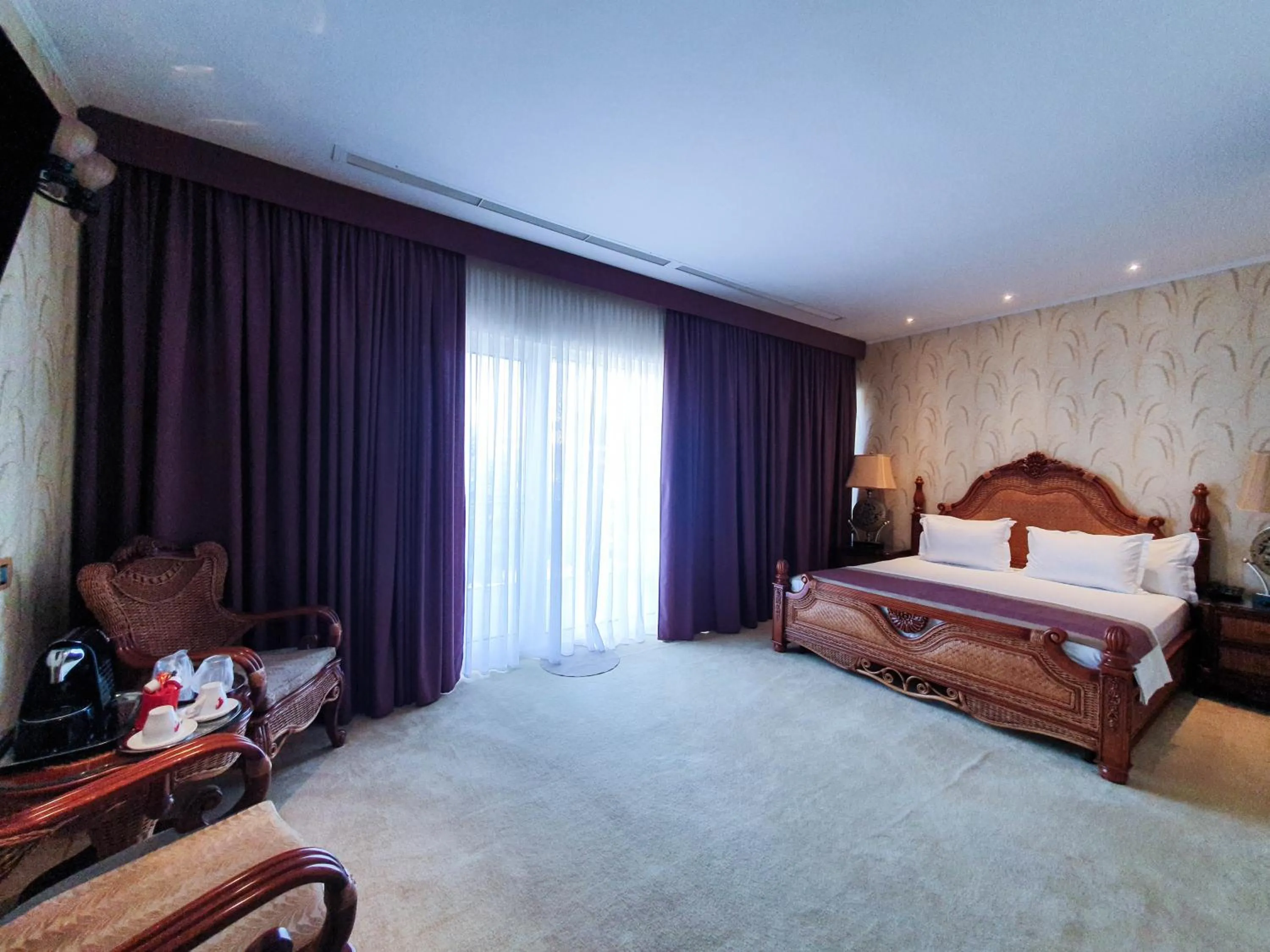 Bed in Bavaria Blu Hotel and Conference Centre