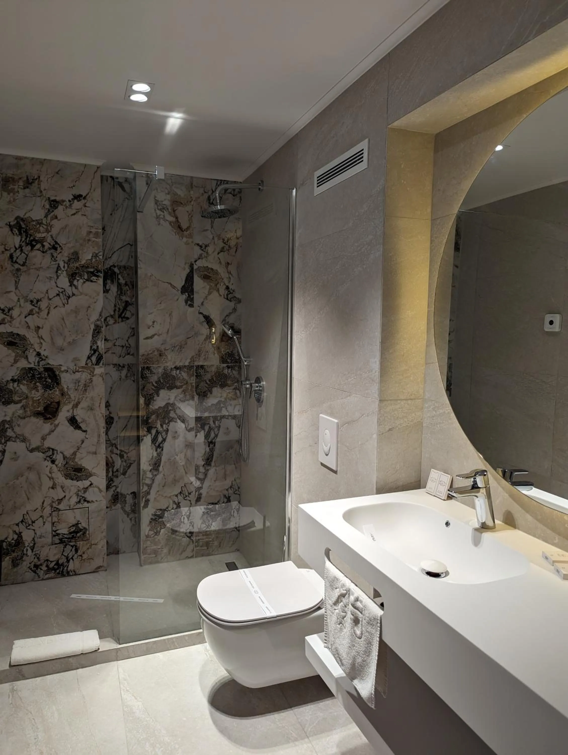 Bavaria Blu Hotel and Conference Centre