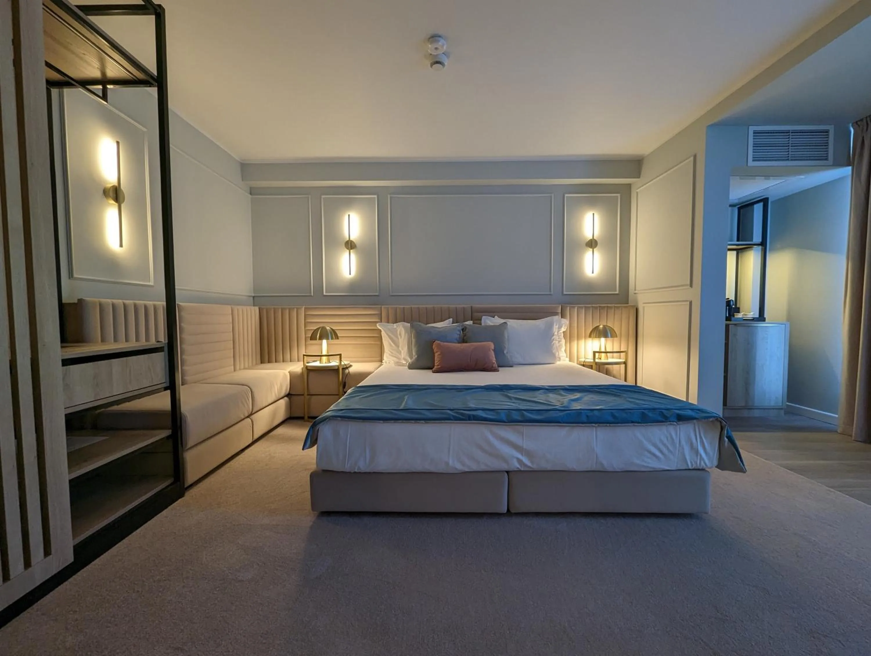 Bed in Bavaria Blu Hotel and Conference Centre