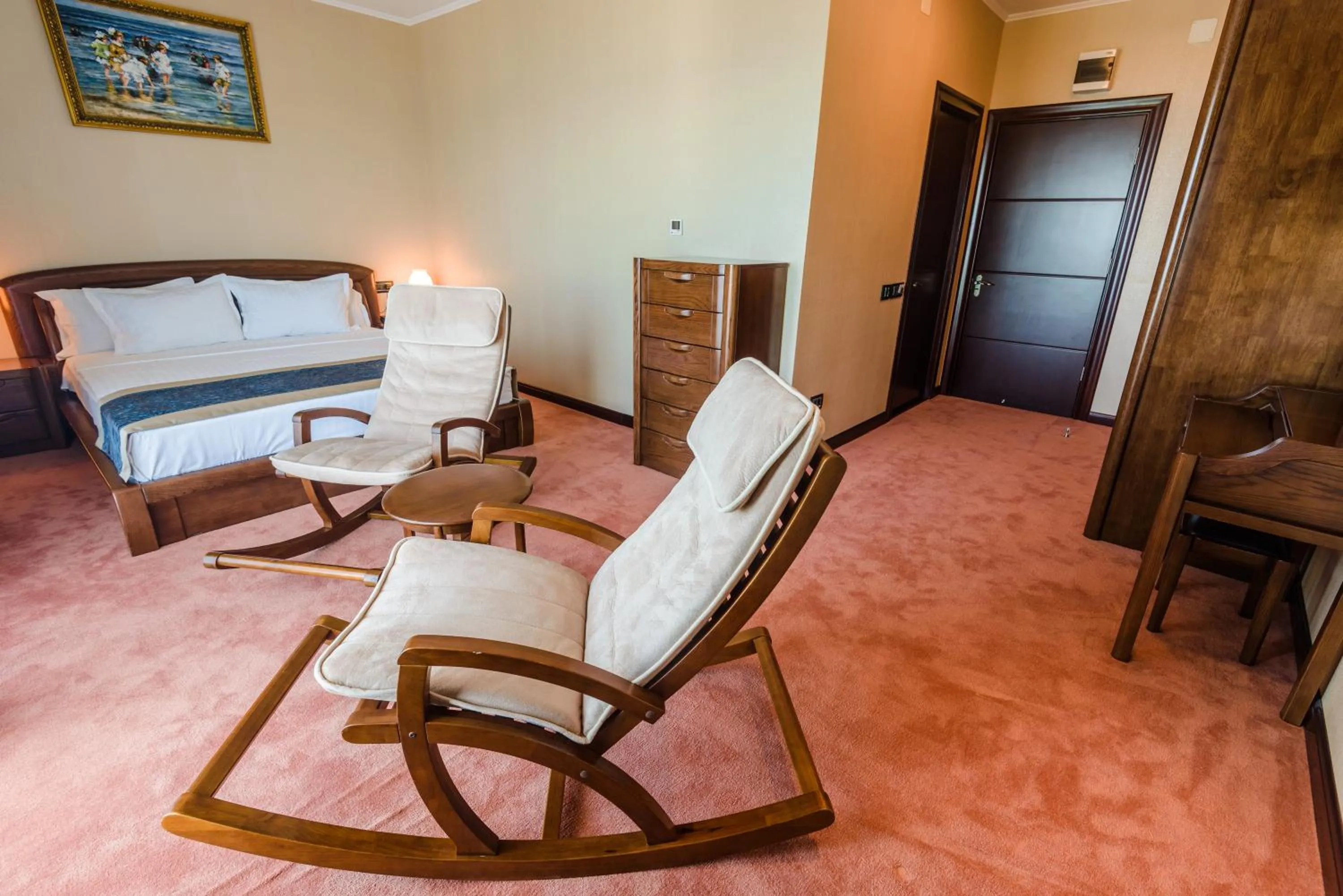 Coffee/tea facilities, Bed in Bavaria Blu Hotel and Conference Centre