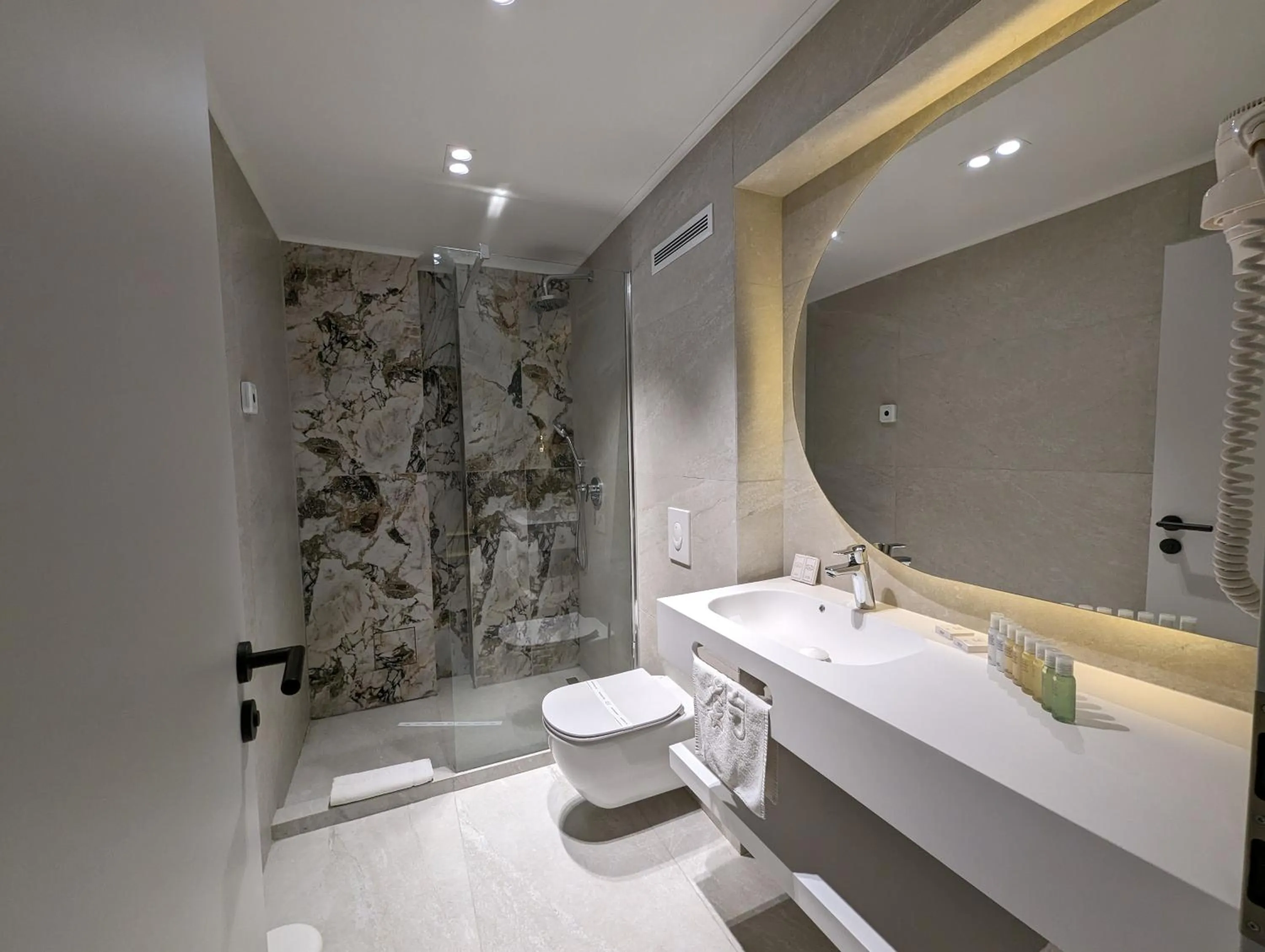 Bavaria Blu Hotel and Conference Centre