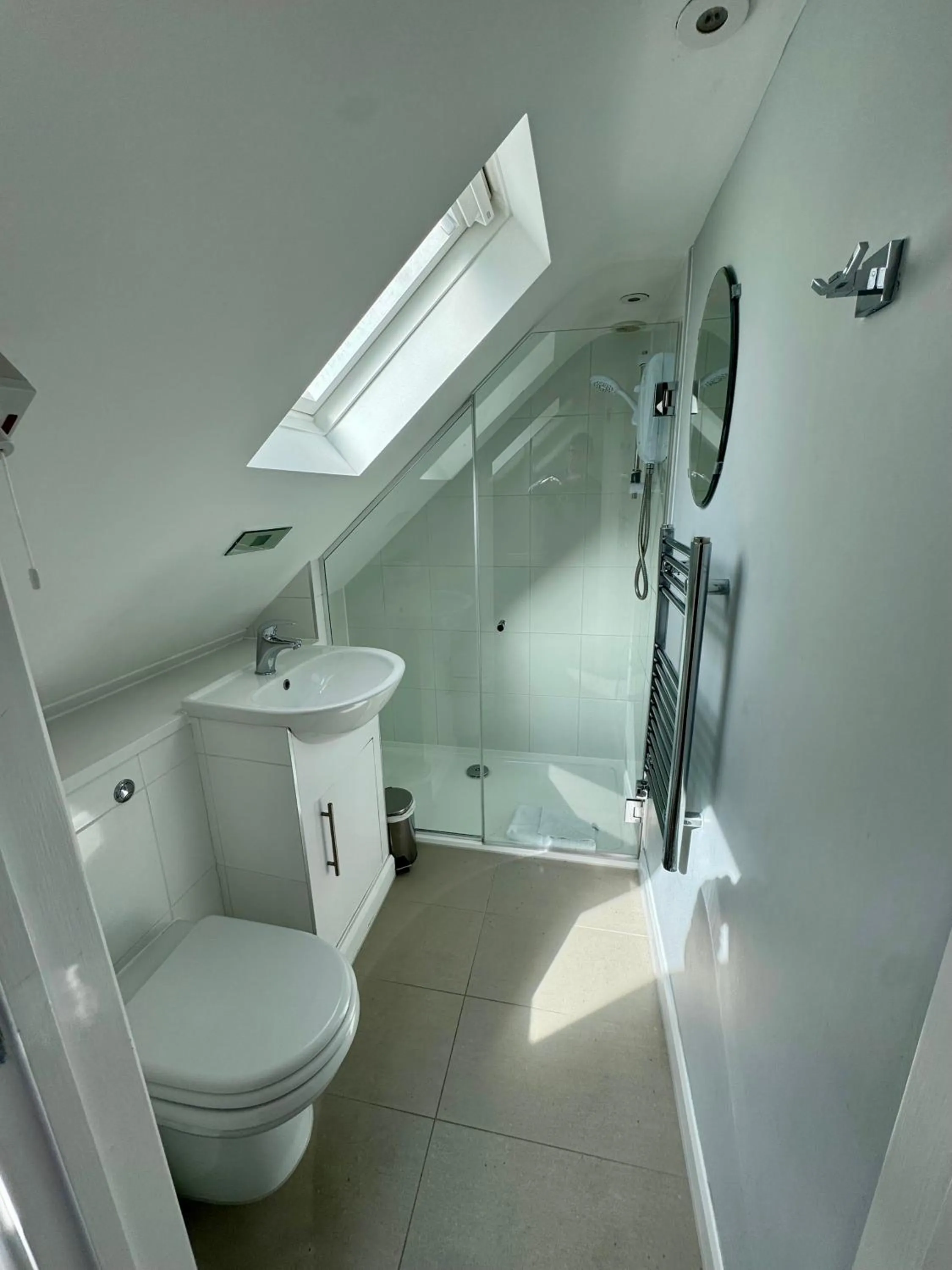 Brentwood Hotel & Apartments