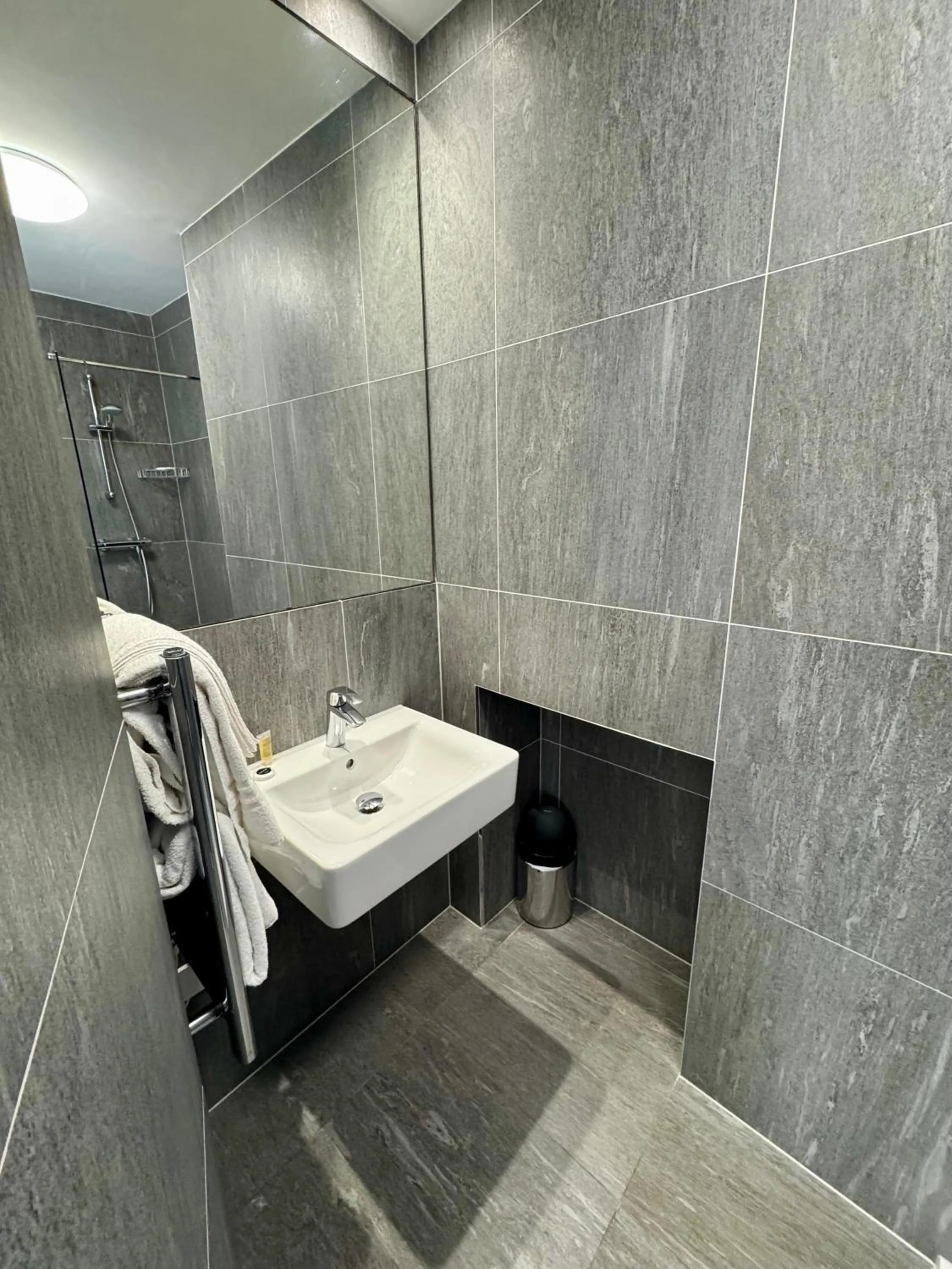 Brentwood Hotel & Apartments