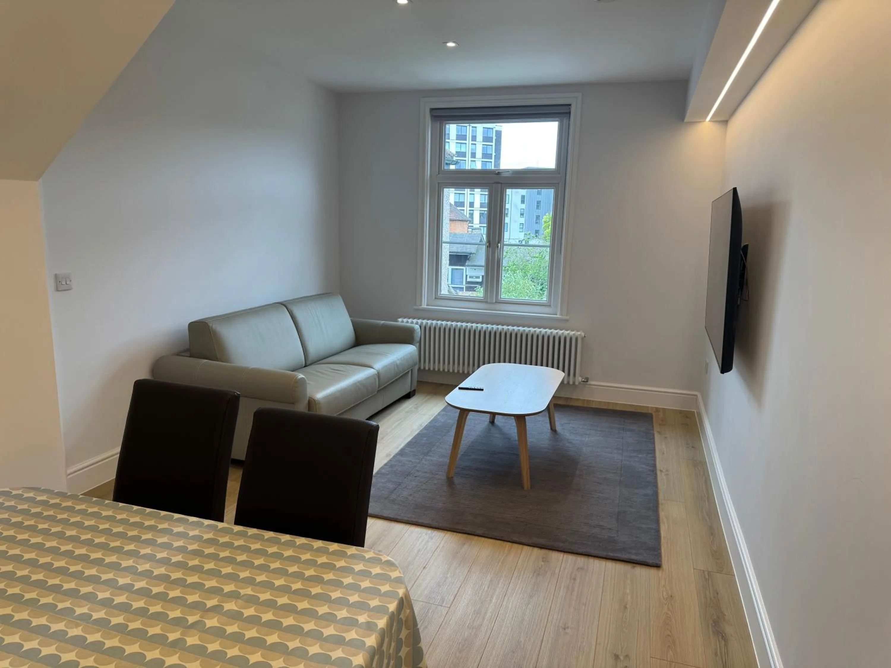 Brentwood Hotel & Apartments