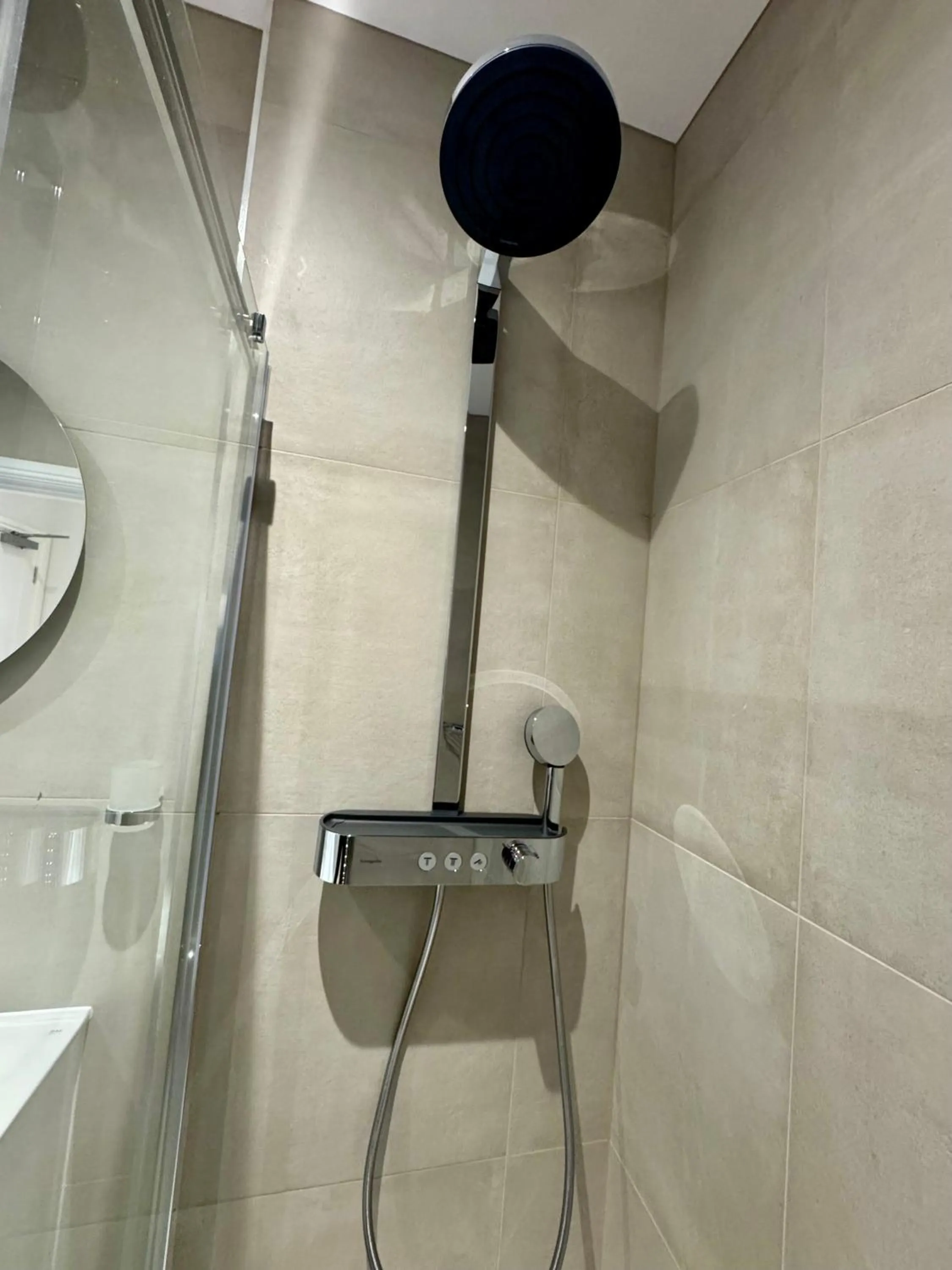 Brentwood Hotel & Apartments