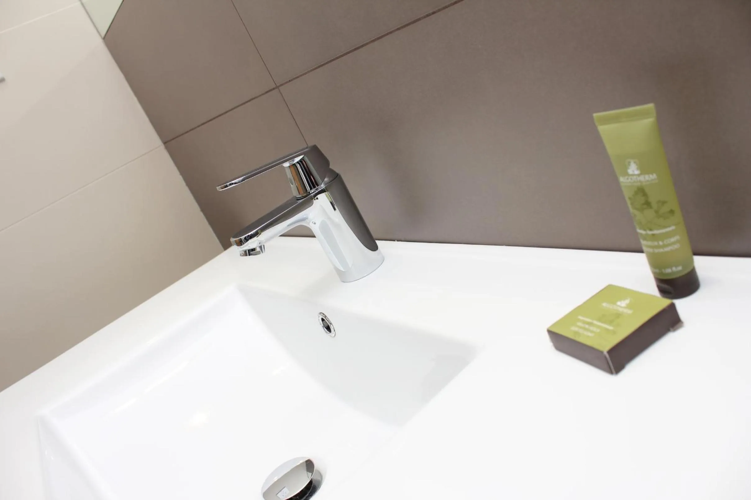 Brentwood Hotel & Apartments