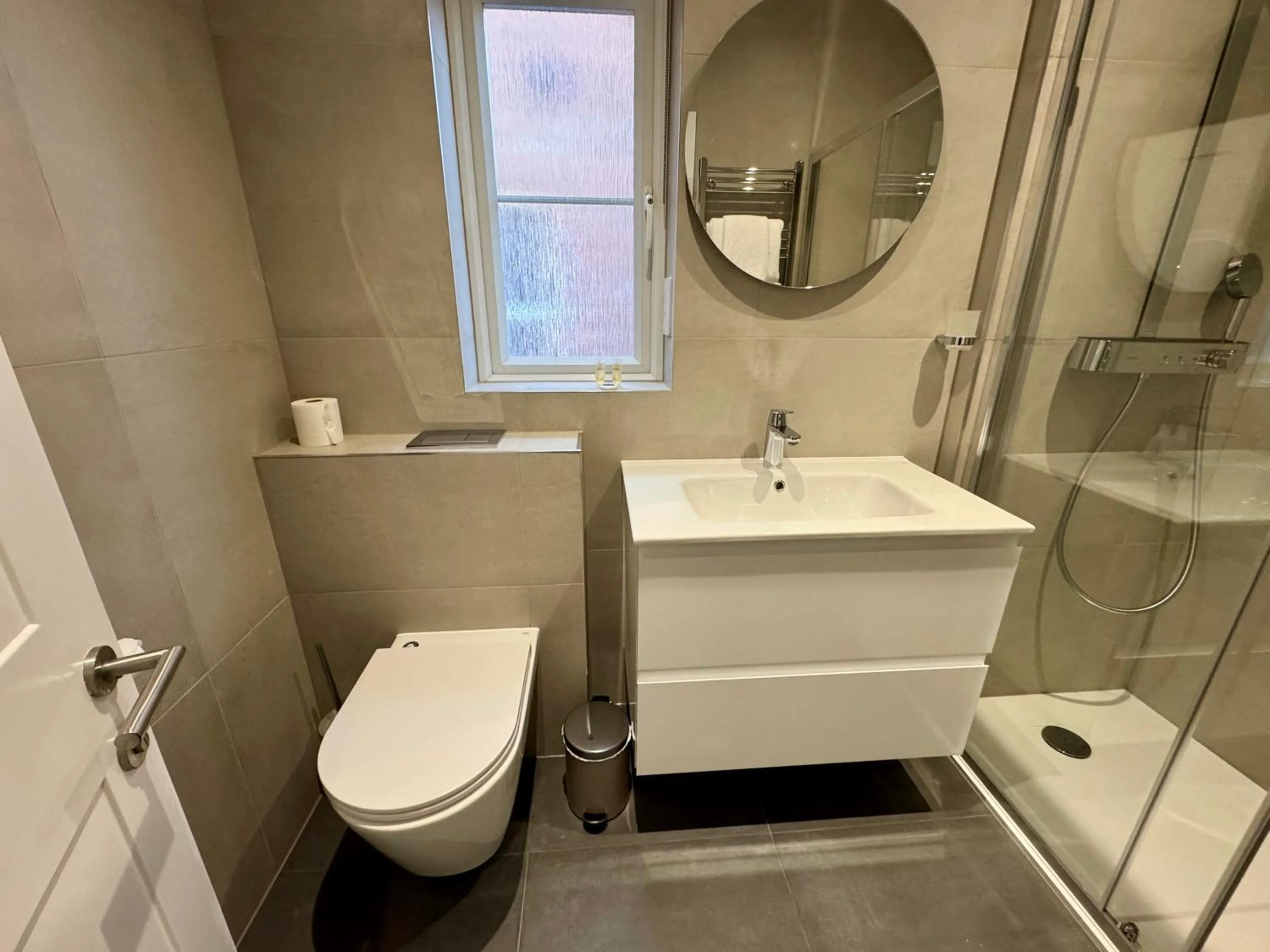 Brentwood Hotel & Apartments