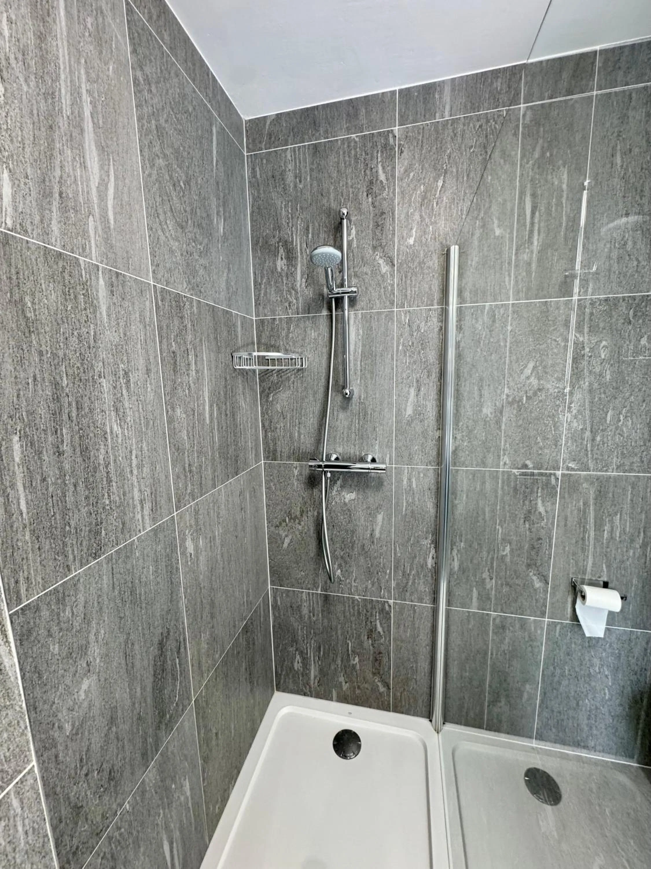 Brentwood Hotel & Apartments