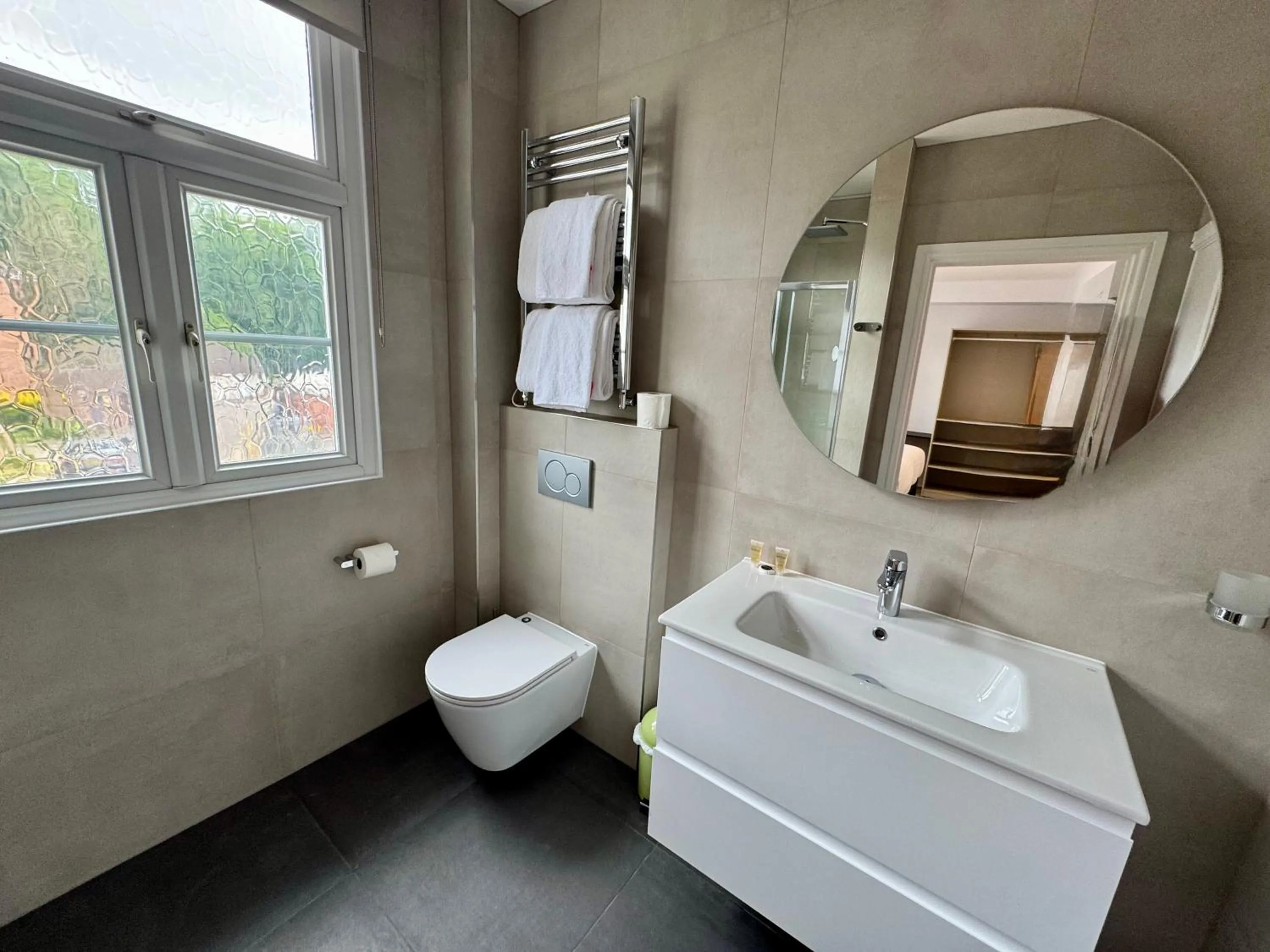 Brentwood Hotel & Apartments