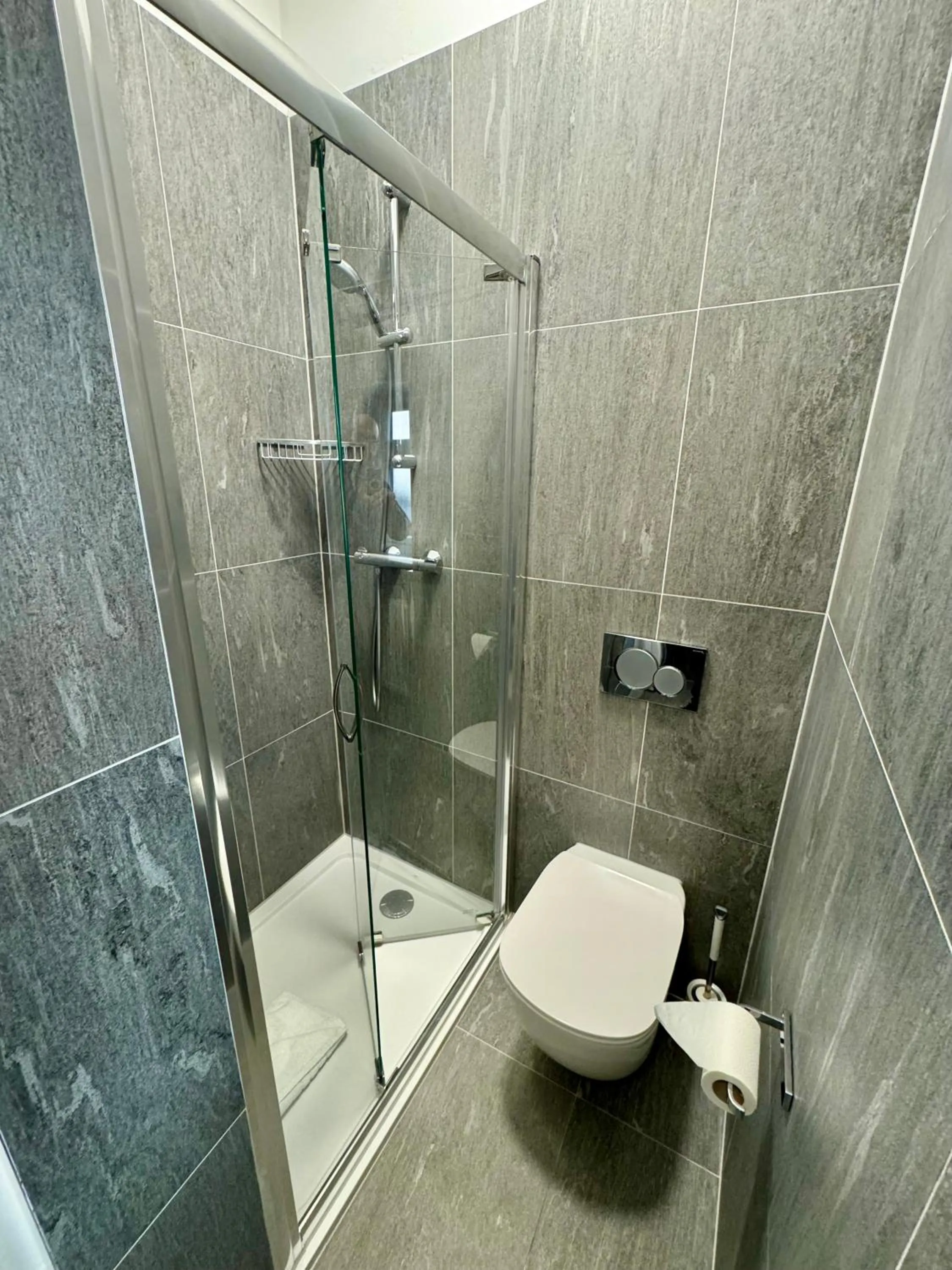 Brentwood Hotel & Apartments