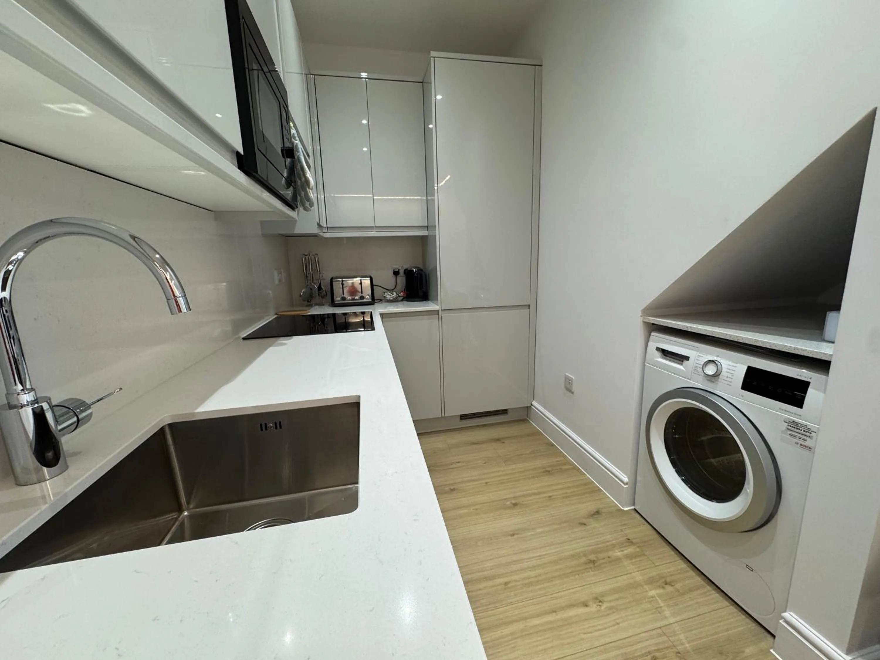 Brentwood Hotel & Apartments