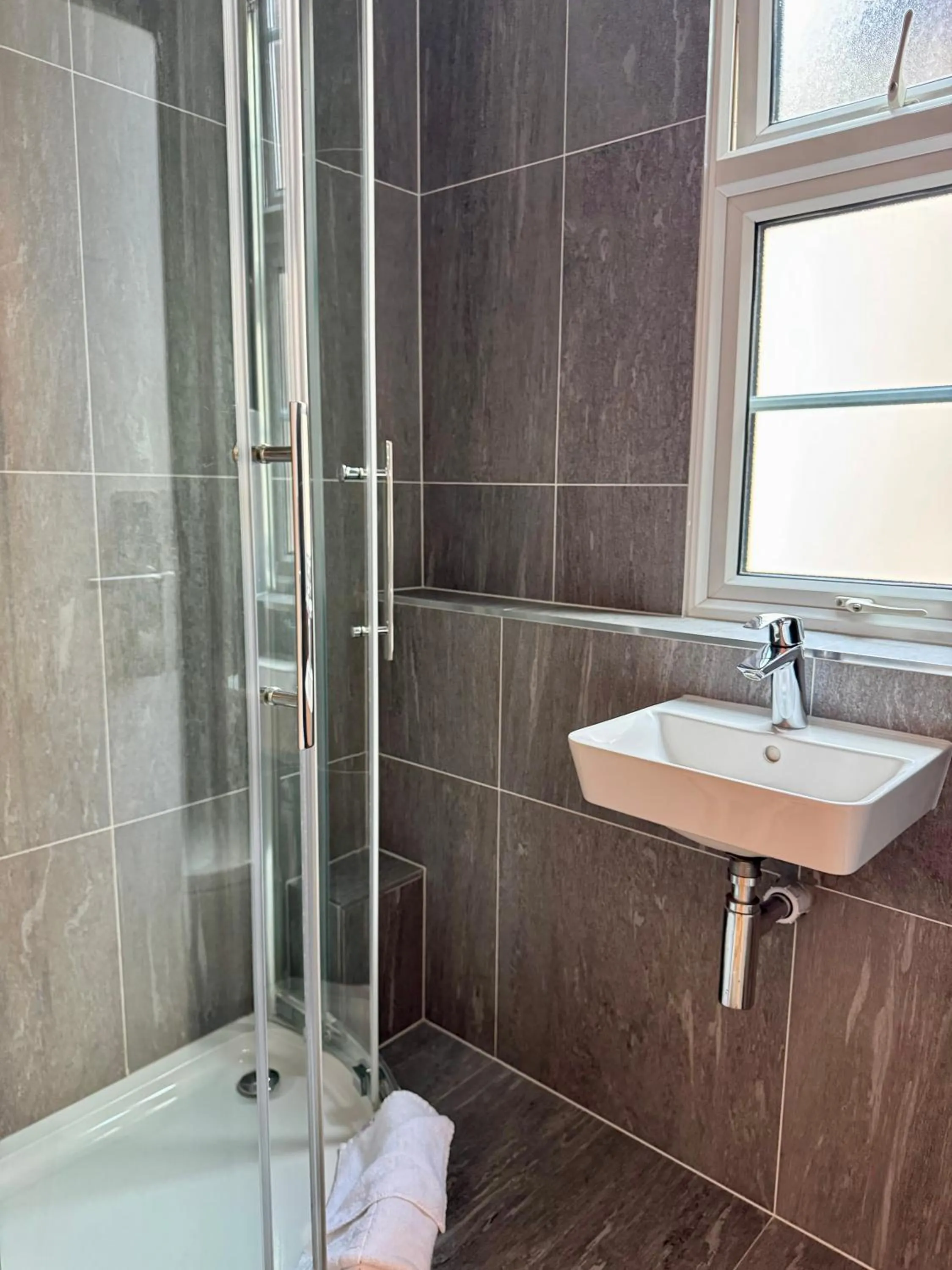 Brentwood Hotel & Apartments