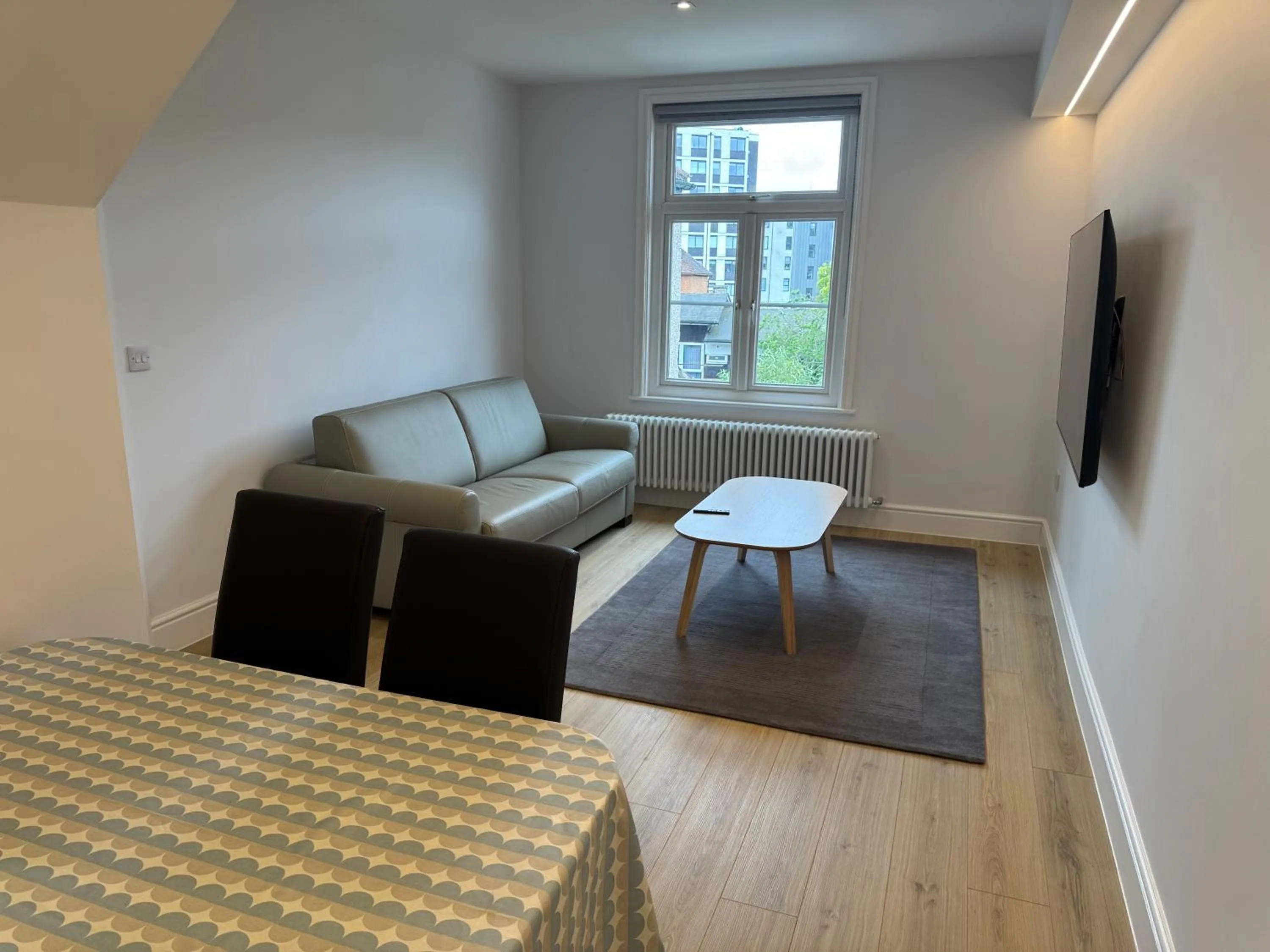 Brentwood Hotel & Apartments