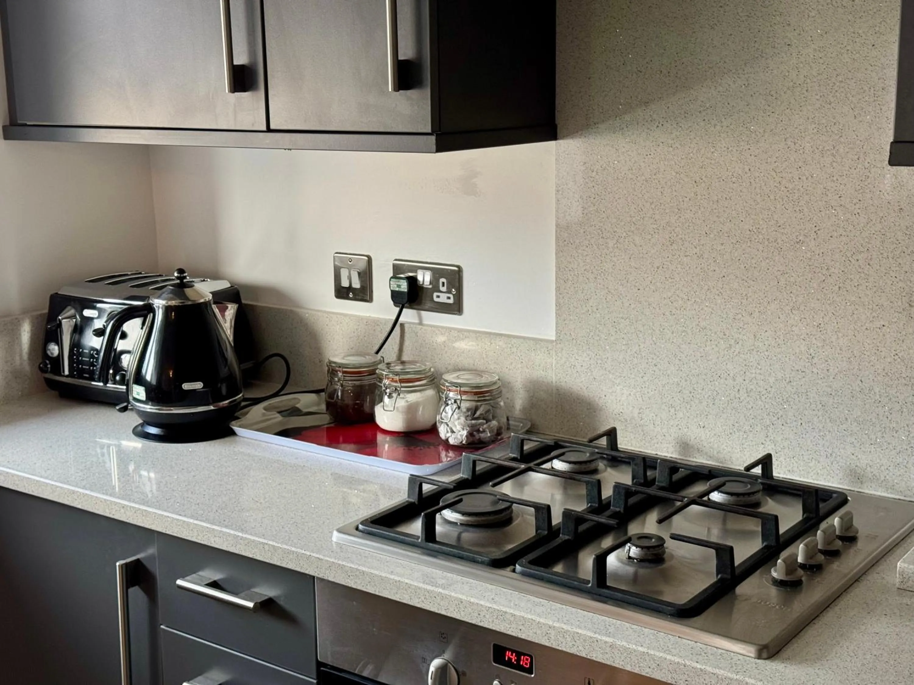 Brentwood Hotel & Apartments