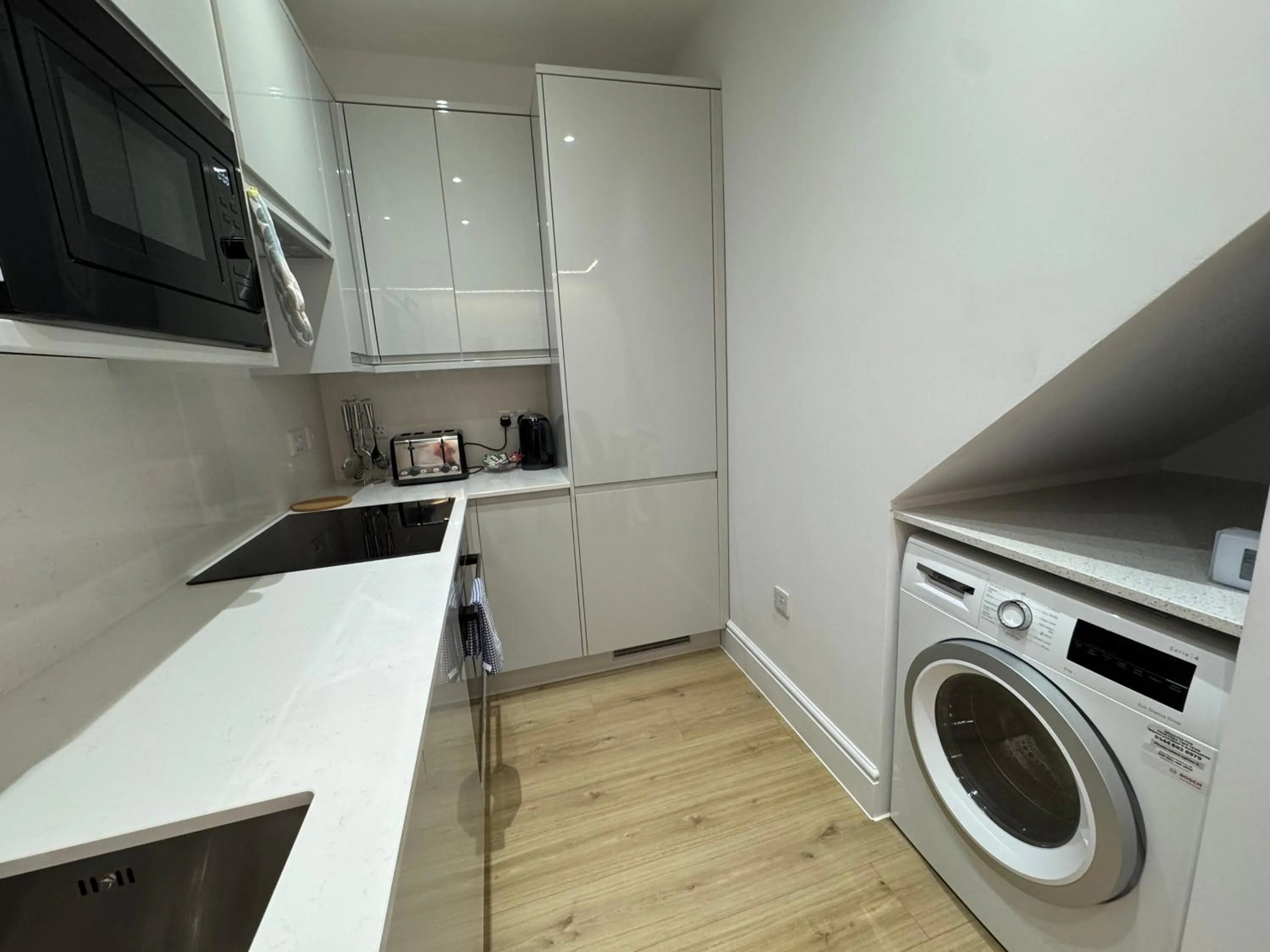 Brentwood Hotel & Apartments