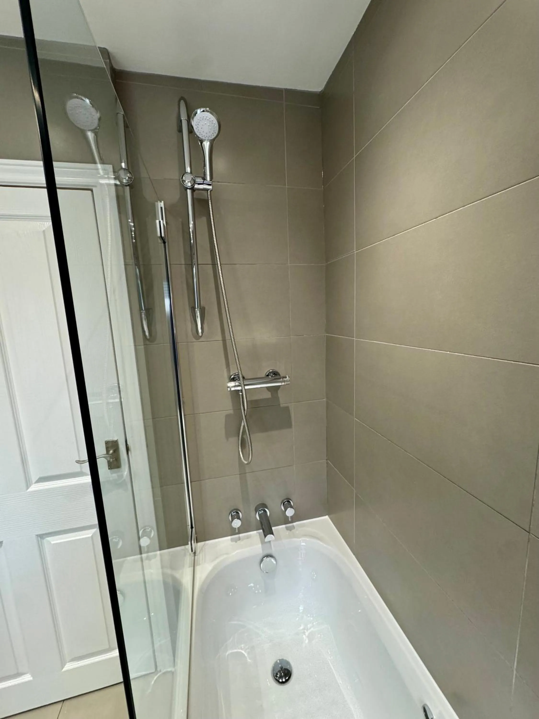 Brentwood Hotel & Apartments