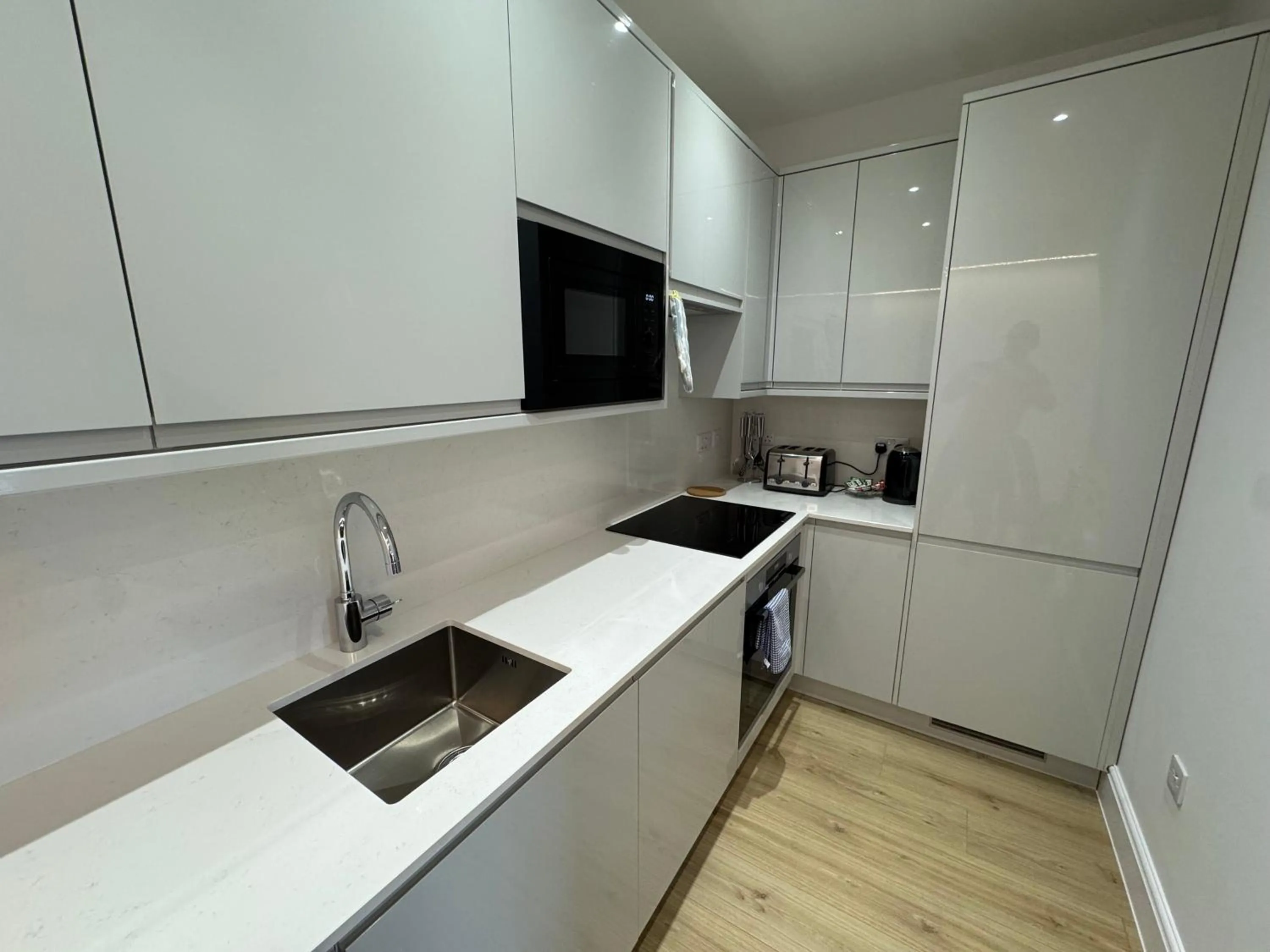 Brentwood Hotel & Apartments