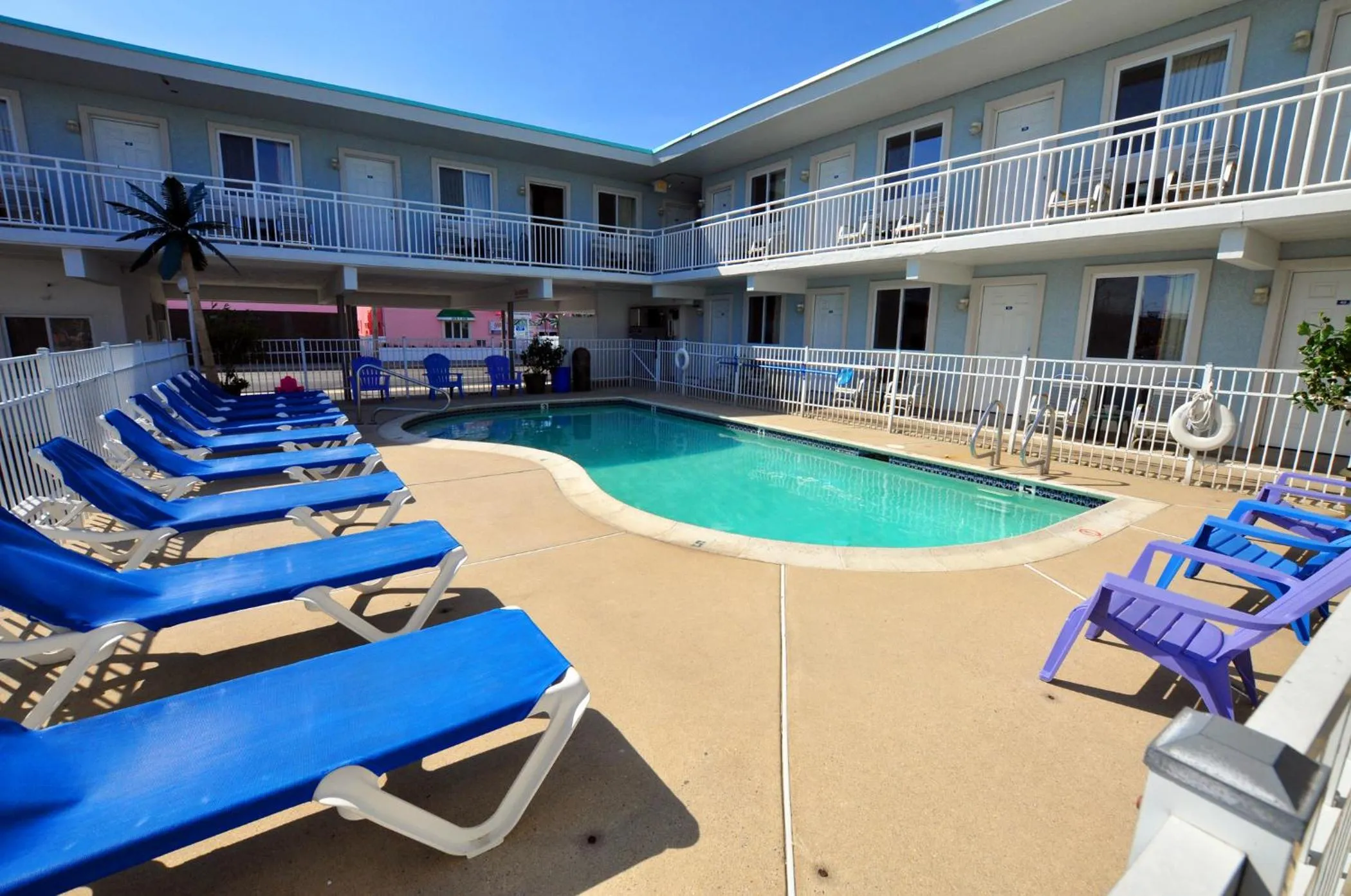Swimming pool in Stardust Motel