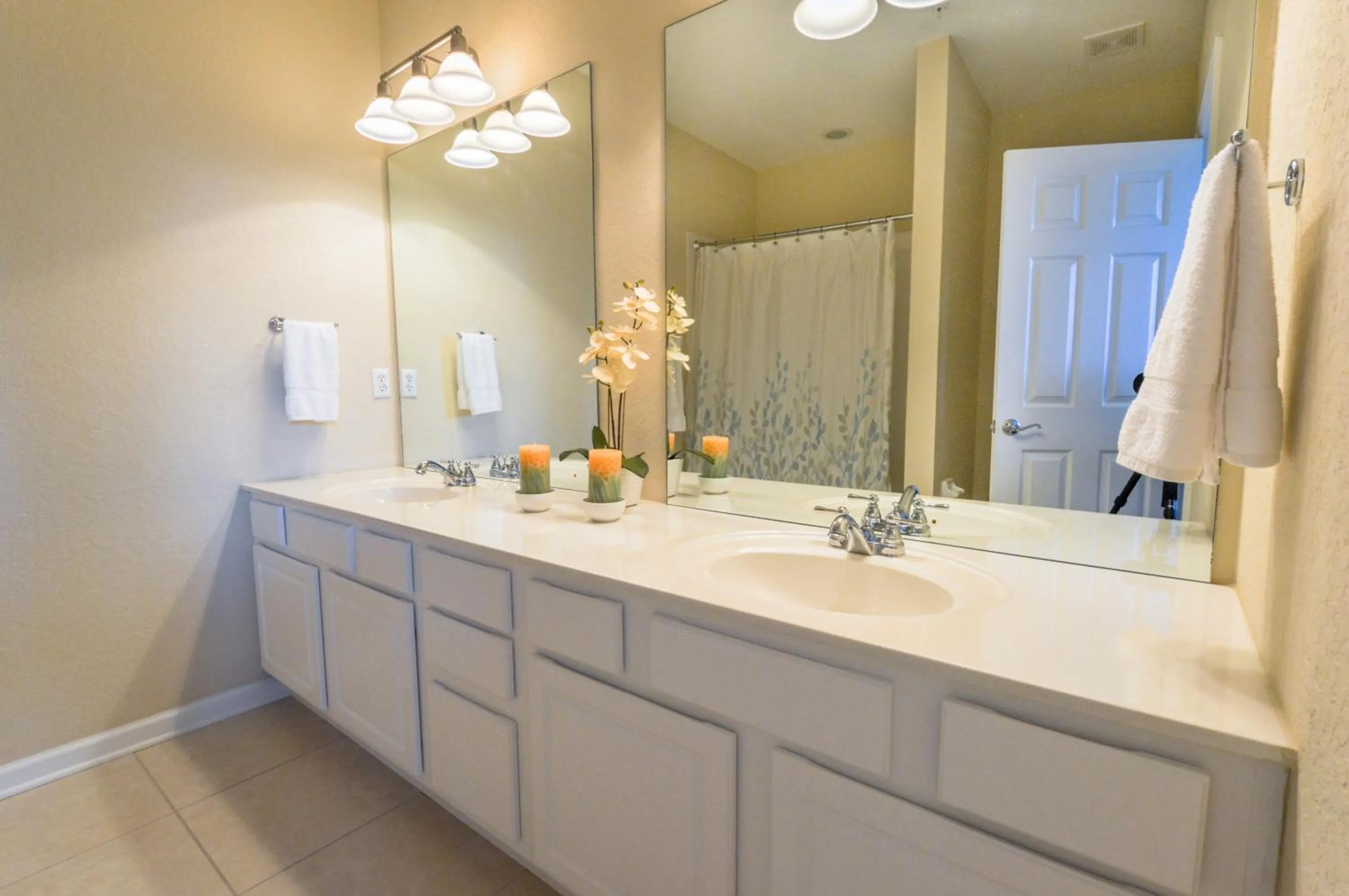 Bathroom in Vista Cay Inn