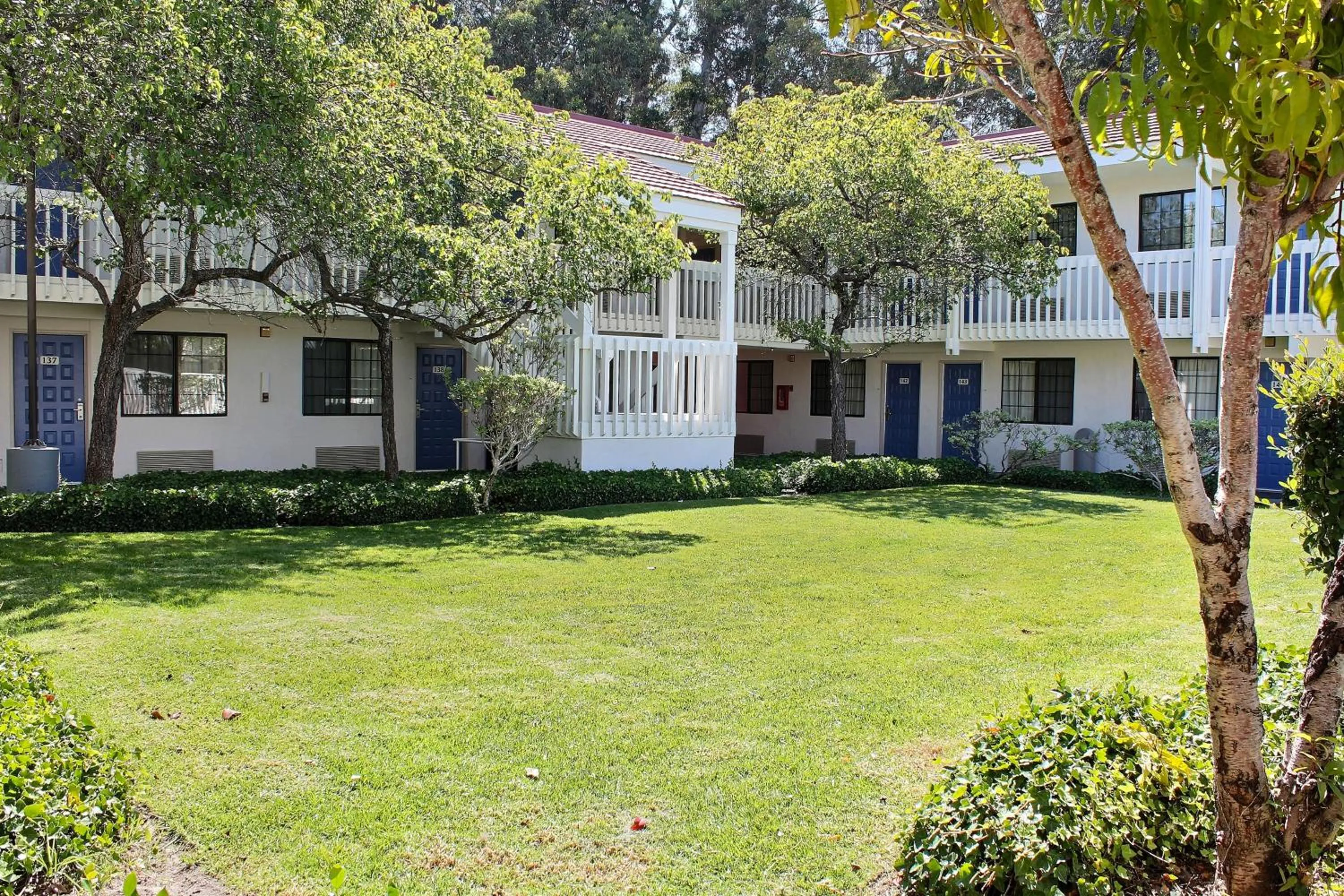 Facade/entrance in Motel 6-San Luis Obispo, CA - South